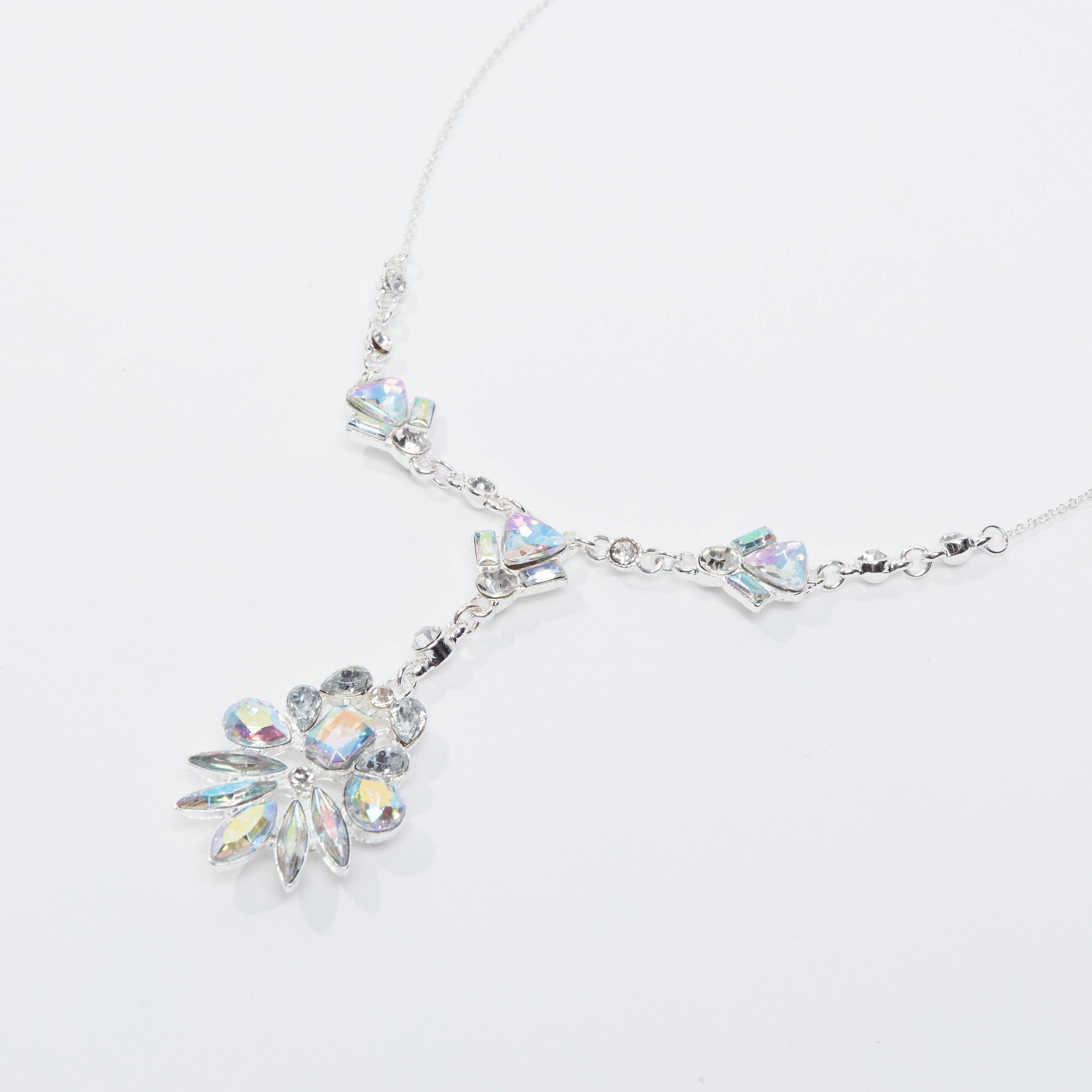 قلادة مرصّعة بمشبك إغلاق-women-watchesandjewellery-jewellery-necklacesandpendants-image-1