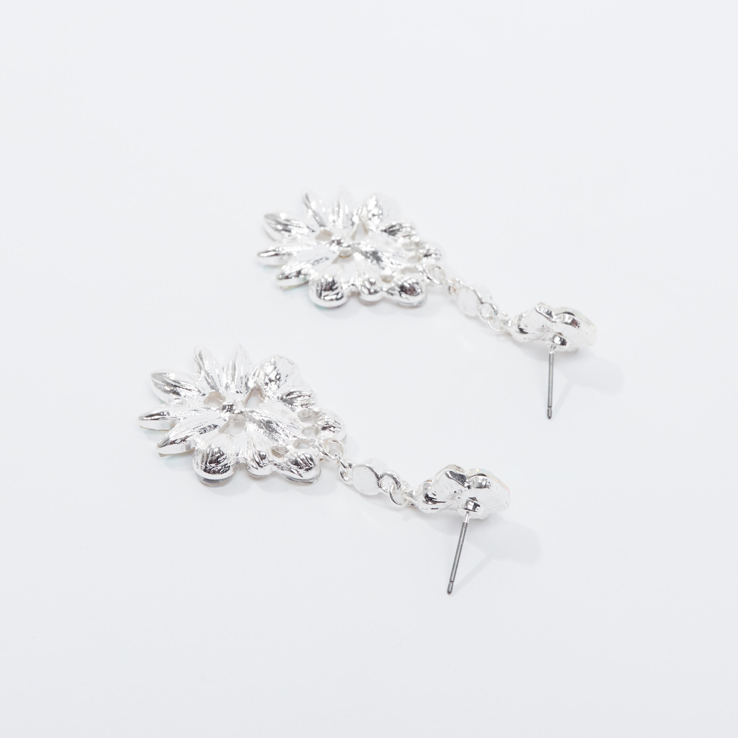 أقراط متدليّة مرصّعة بمكبس إغلاق-women-watchesandjewellery-jewellery-earrings-image-1