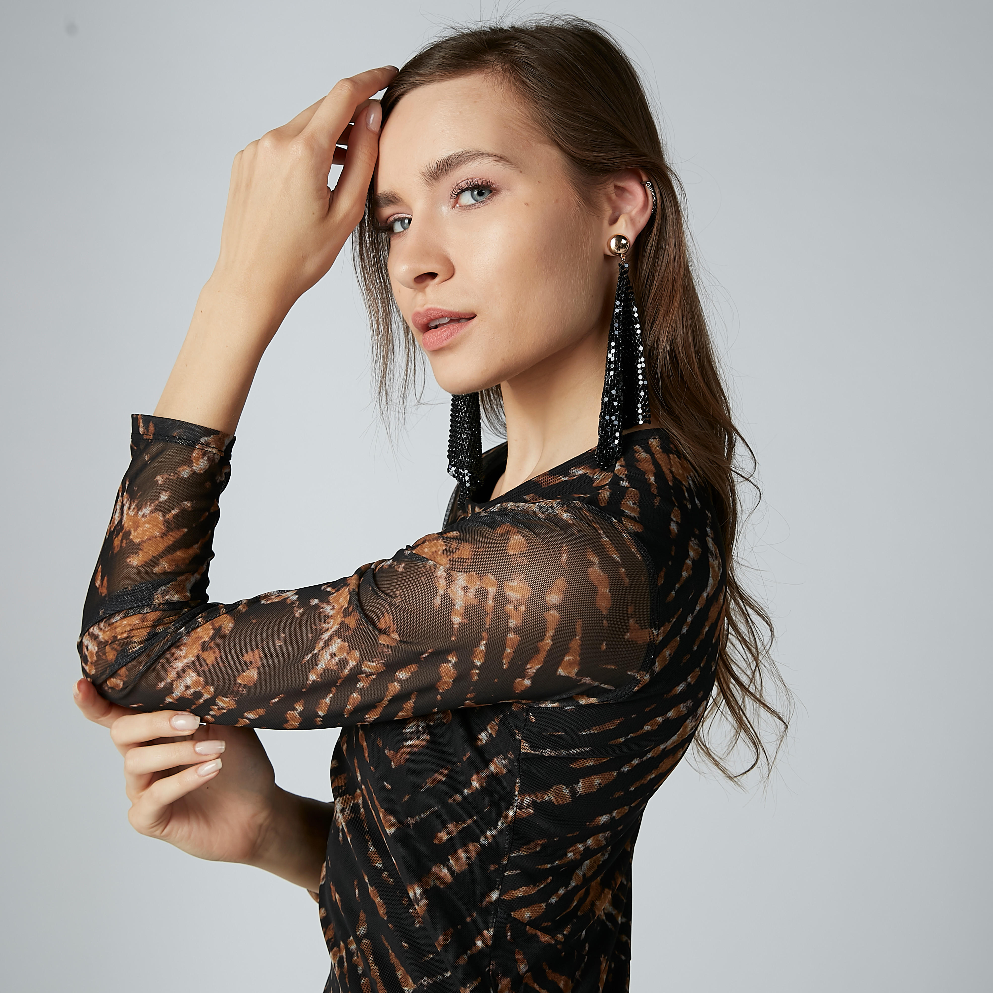 أقراط متدليّة مرصّعة بمكبس إغلاق-women-watchesandjewellery-jewellery-earrings-image-4