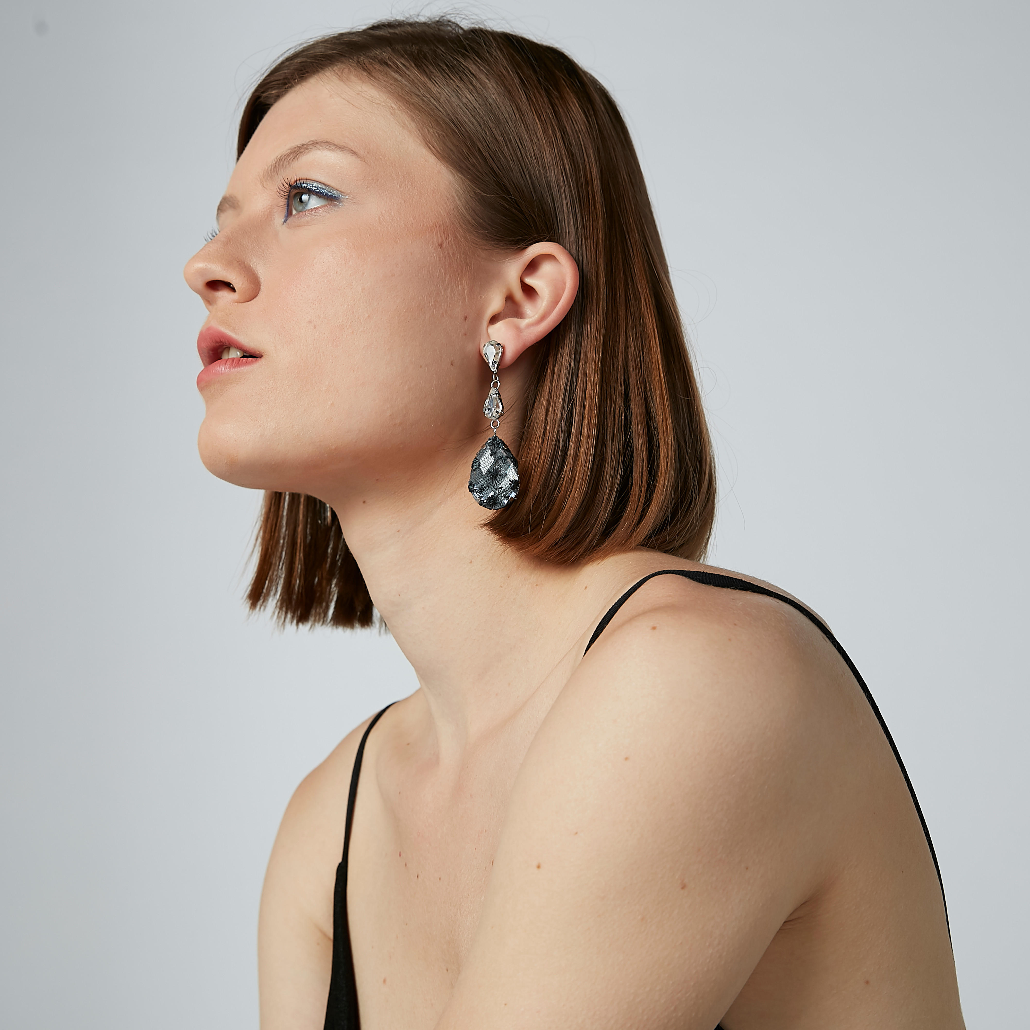أقراط بدلّاية مزينة بمكبس إغلاق-women-watchesandjewellery-jewellery-earrings-image-2