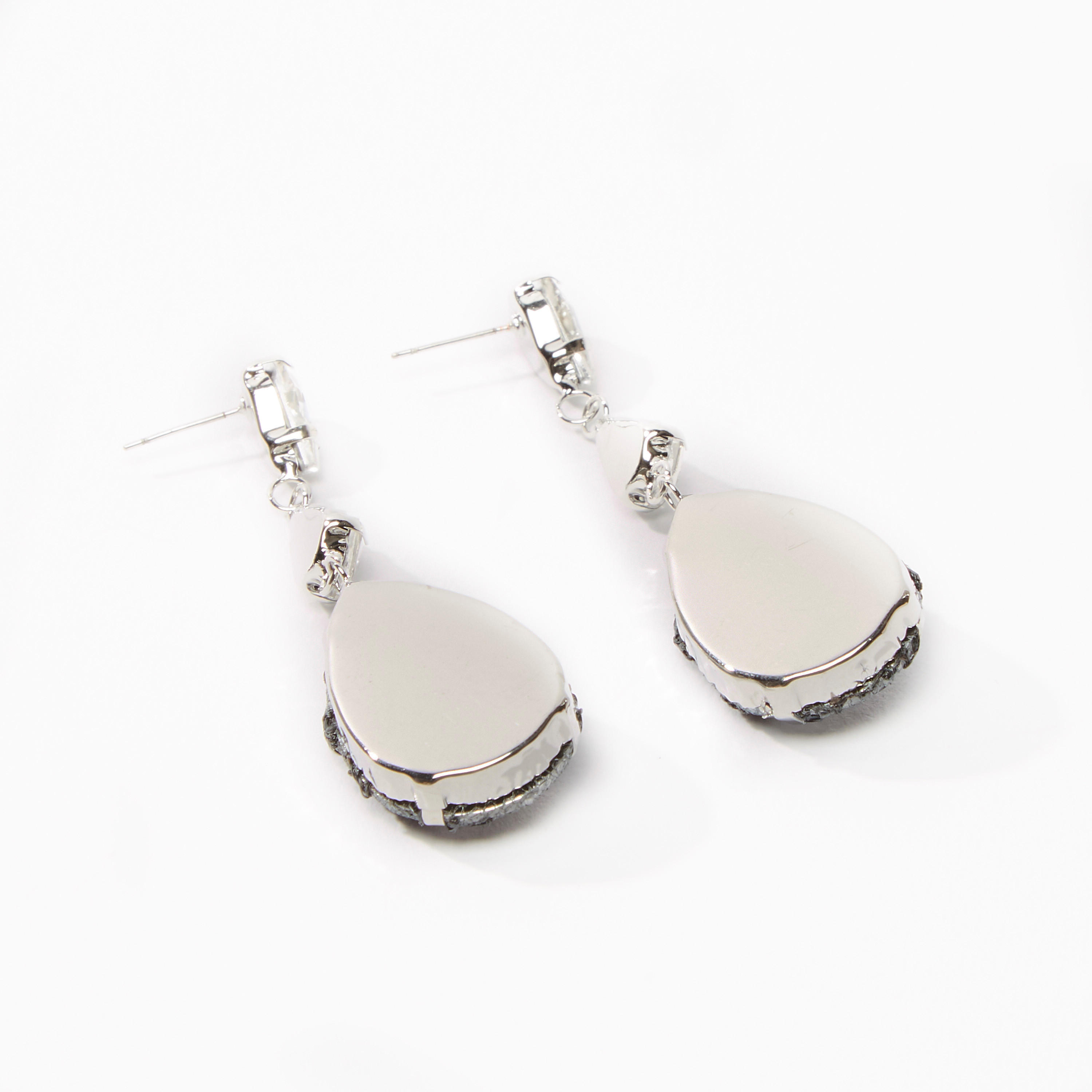 أقراط بدلّاية مزينة بمكبس إغلاق-women-watchesandjewellery-jewellery-earrings-image-3