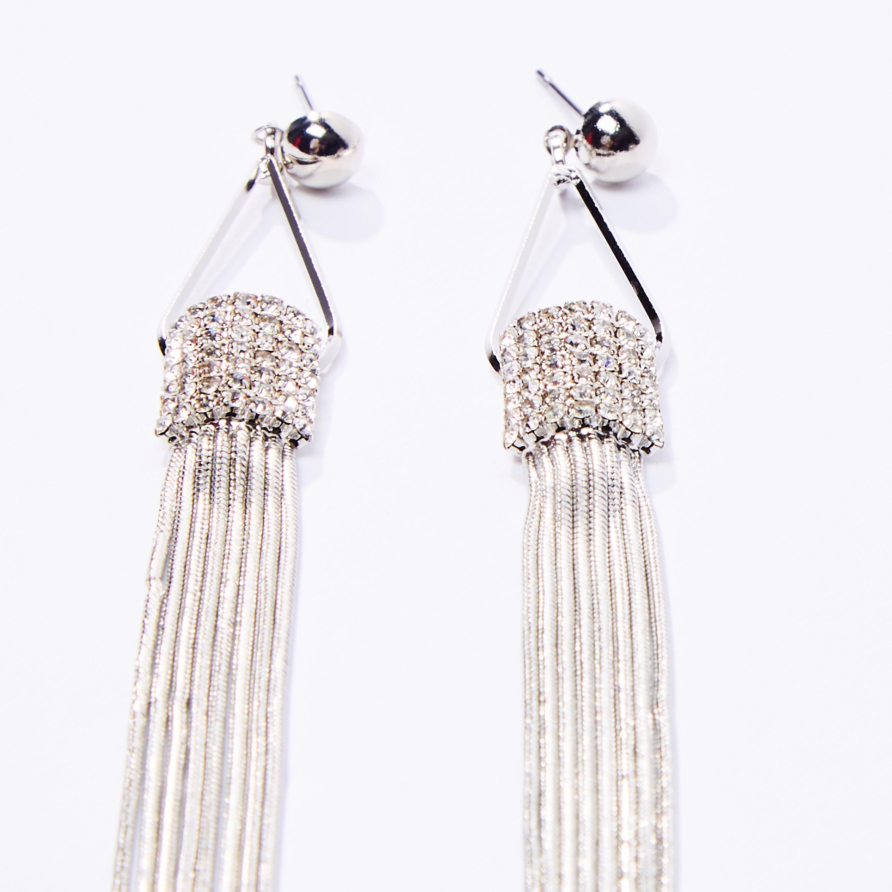 أقراط متدليّة مرصّعة بمكبس إغلاق-women-watchesandjewellery-jewellery-earrings-image-2