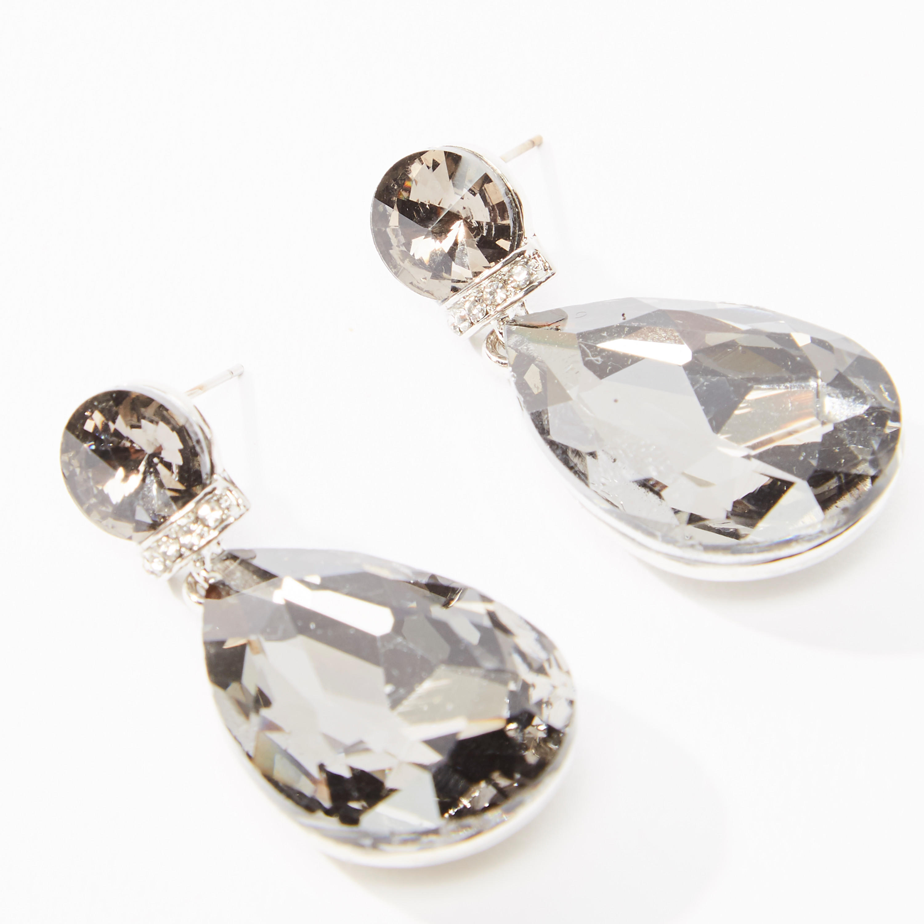 أقراط متدليّة مرصّعة بمكبس إغلاق-women-watchesandjewellery-jewellery-earrings-image-2