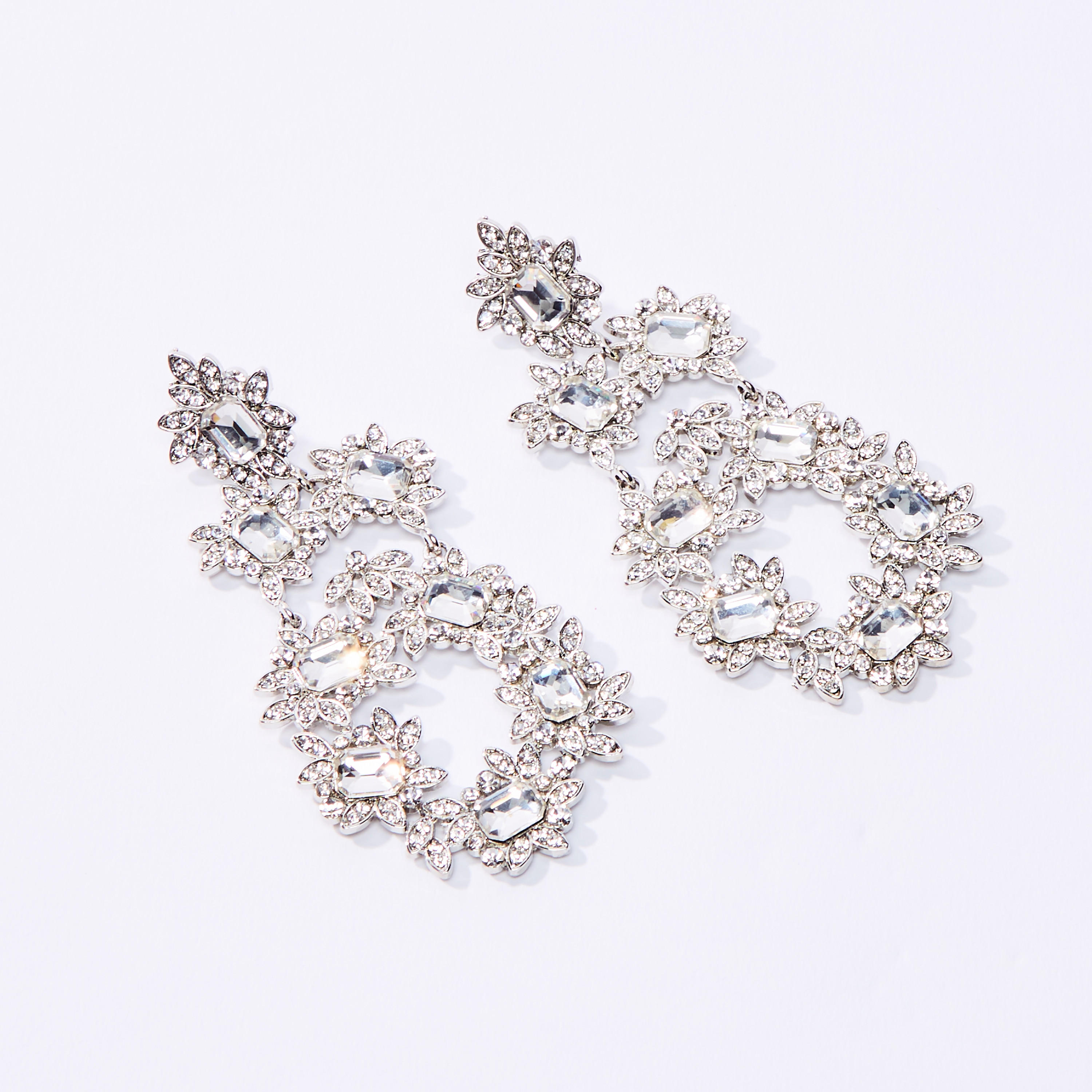 أقراط متدليّة مرصّعة بمكبس إغلاق-women-watchesandjewellery-jewellery-earrings-image-1