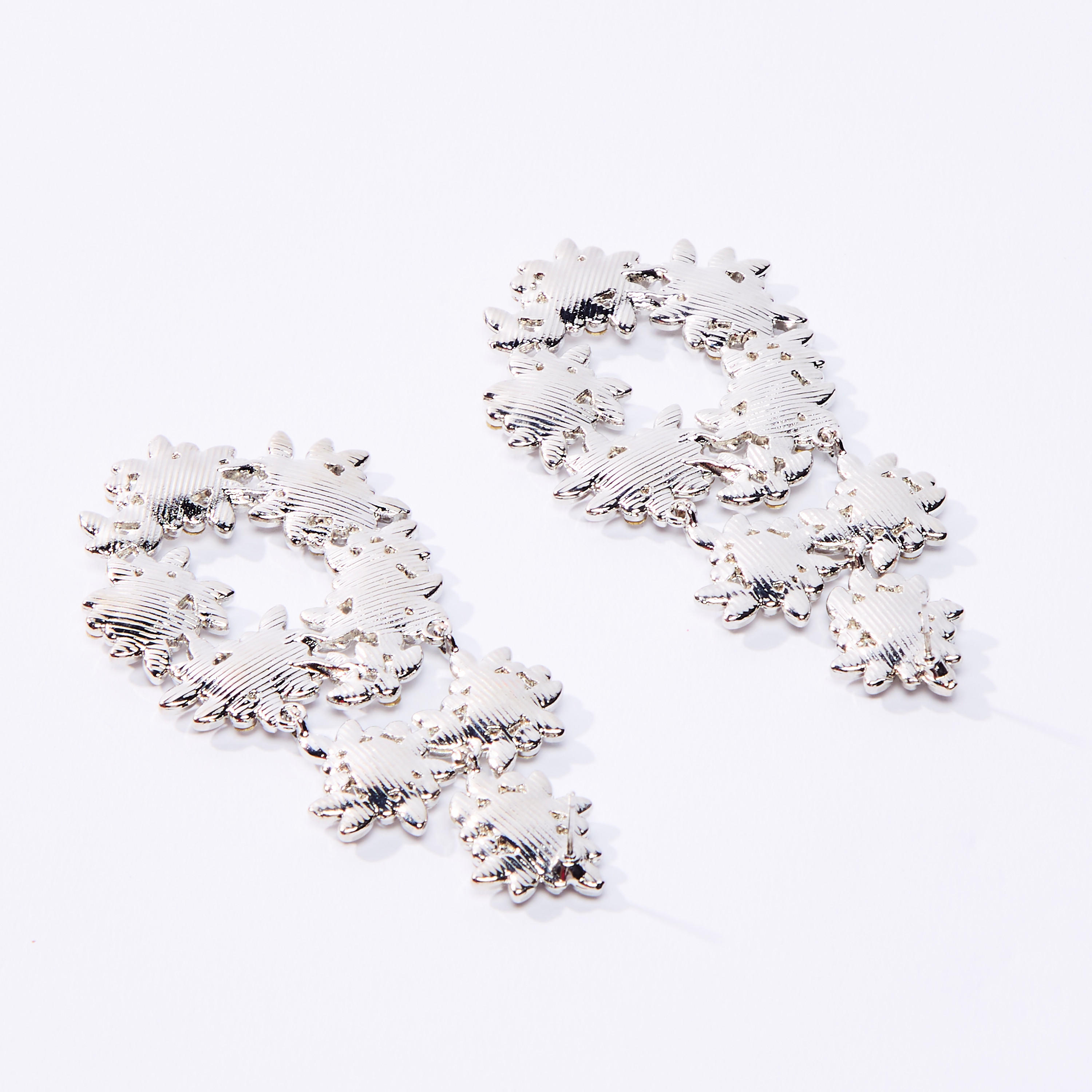 أقراط متدليّة مرصّعة بمكبس إغلاق-women-watchesandjewellery-jewellery-earrings-image-4