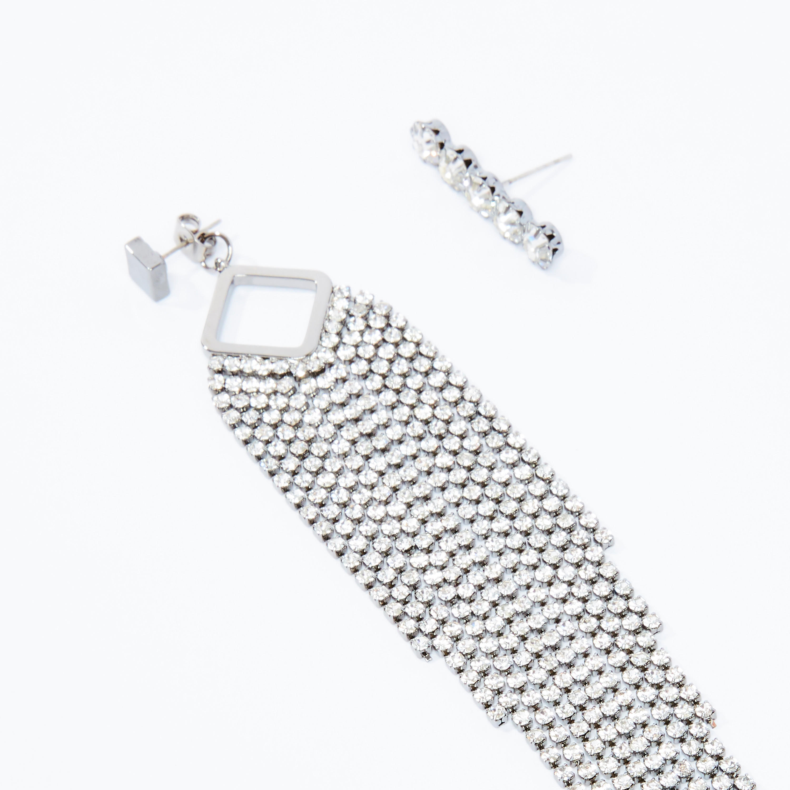 أقراط مرّصعة بمكبس إغلاق-women-watchesandjewellery-jewellery-earrings-image-1