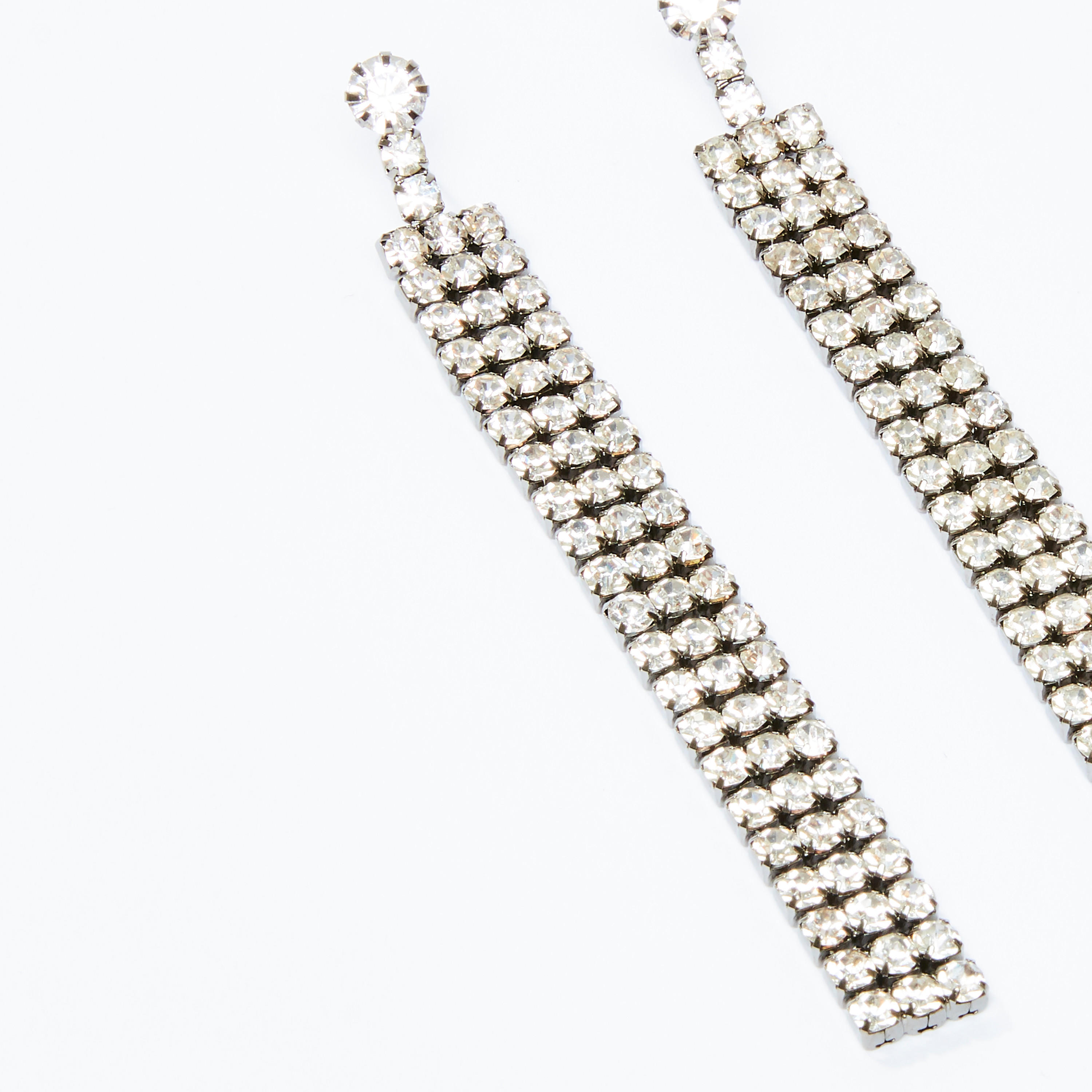 أقراط متدليّة مرصّعة بمكبس إغلاق-women-watchesandjewellery-jewellery-earrings-image-2