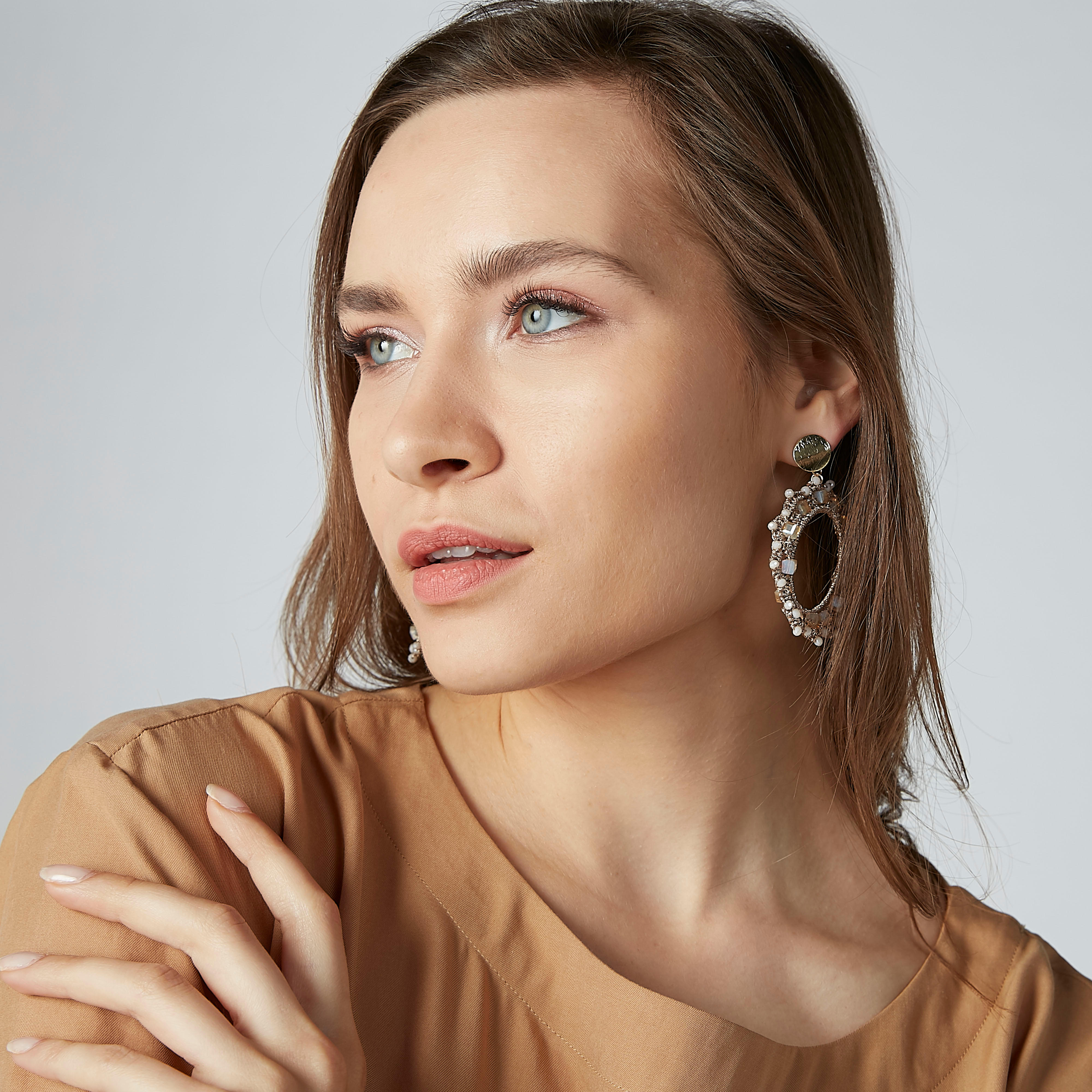 أقراط بدلّاية خرز مستديرة ومكبس إغلاق-women-watchesandjewellery-jewellery-earrings-image-3