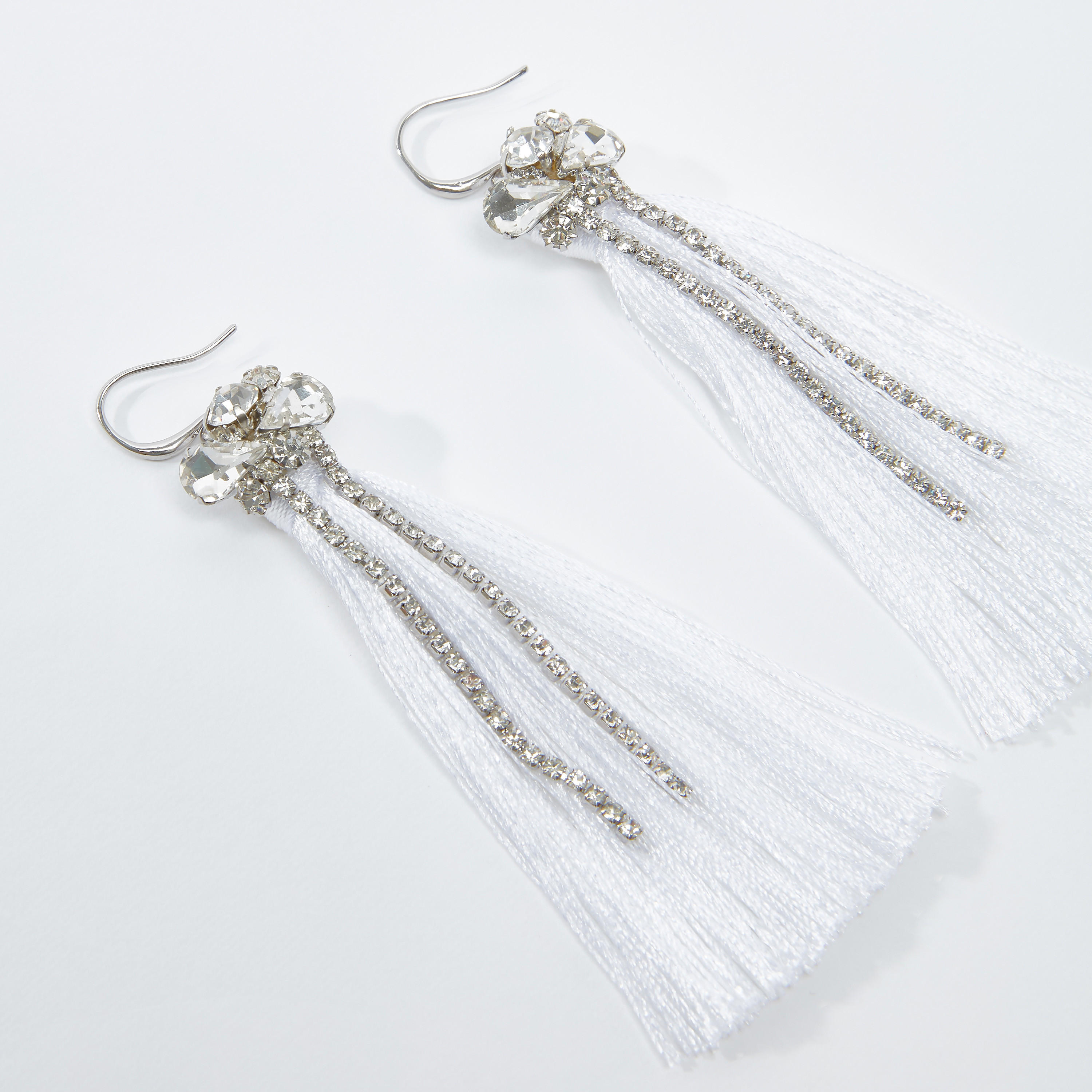 أقراط متدلية بتفاصيل مرصّعة وشرّابات وخطّاف إغلاق-women-watchesandjewellery-jewellery-earrings-image-3