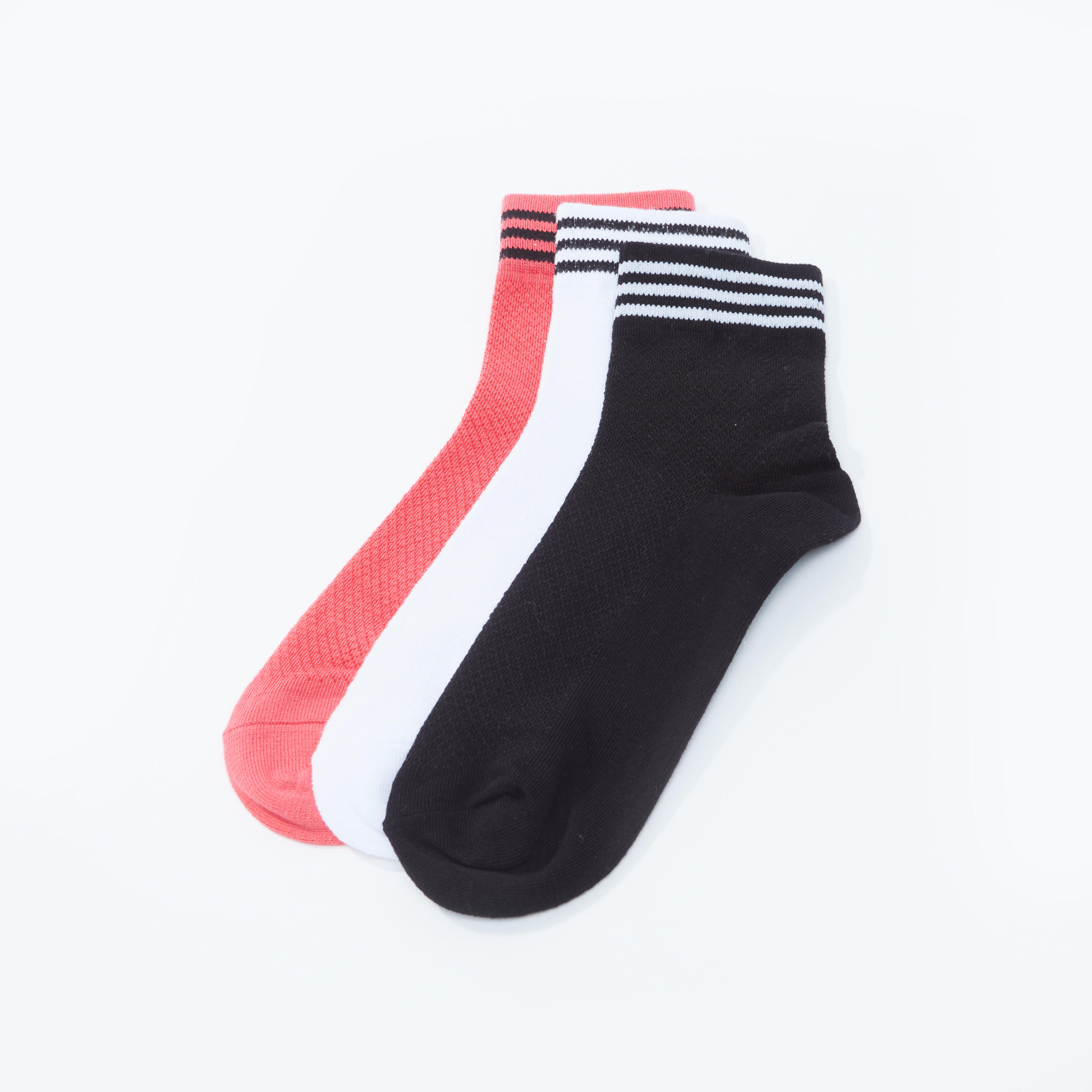 جوارب مقلّمة بطول الكاحل - طقم من 3 أزواج-women-socksandstockings-image-2