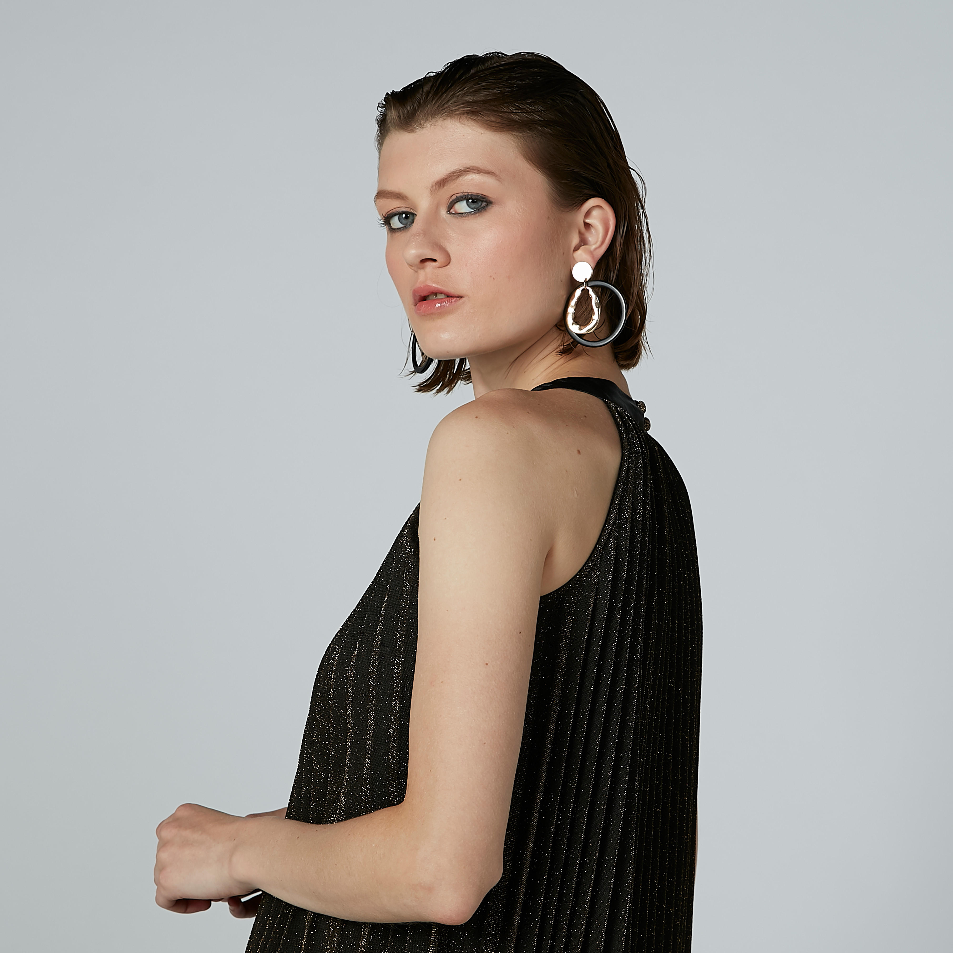 أقراط بدلّاية مستديرة ومكبس إغلاق-women-watchesandjewellery-jewellery-earrings-image-2