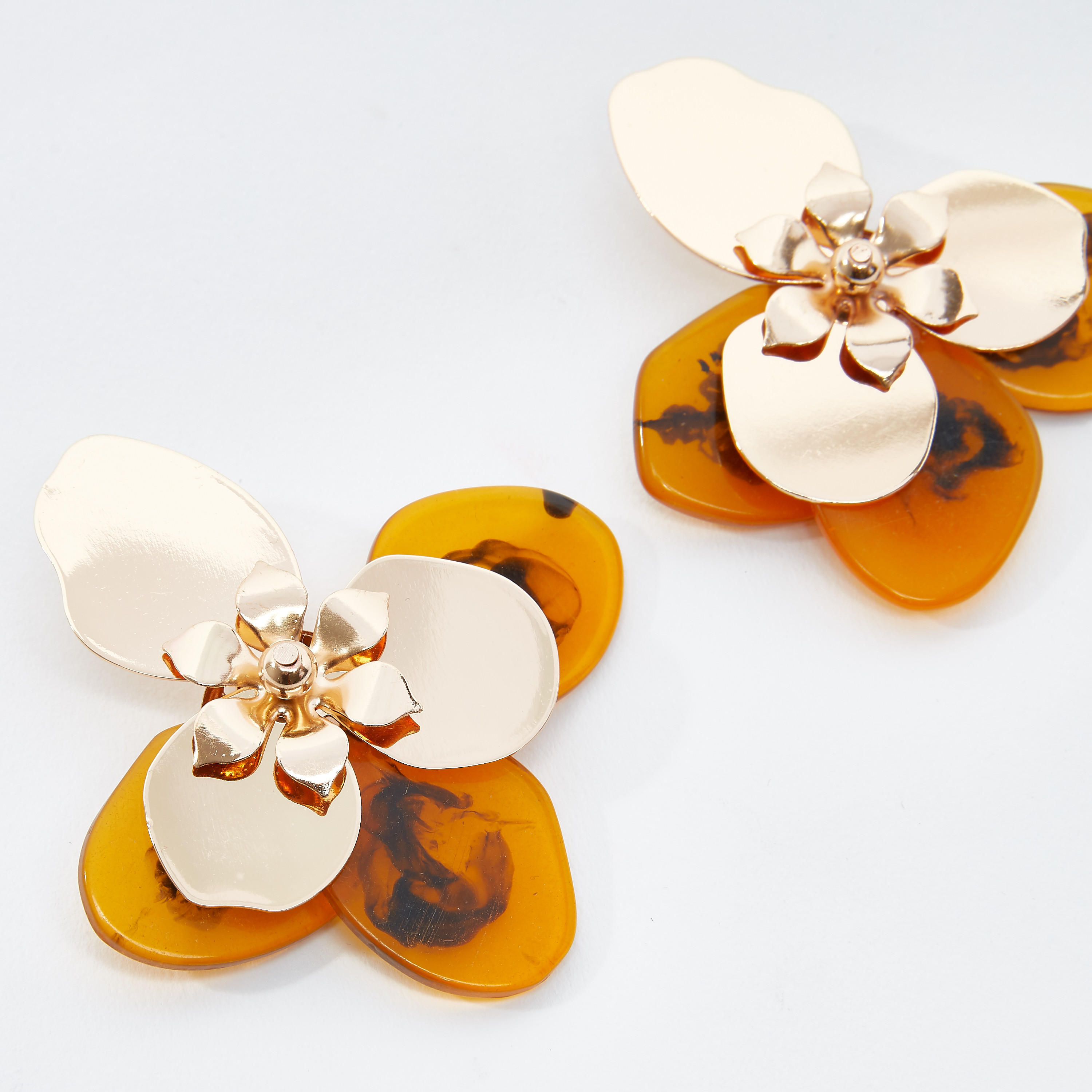 أقراط متدلية بمكبس إغلاق وتزيينات زهرية-women-watchesandjewellery-jewellery-earrings-image-3