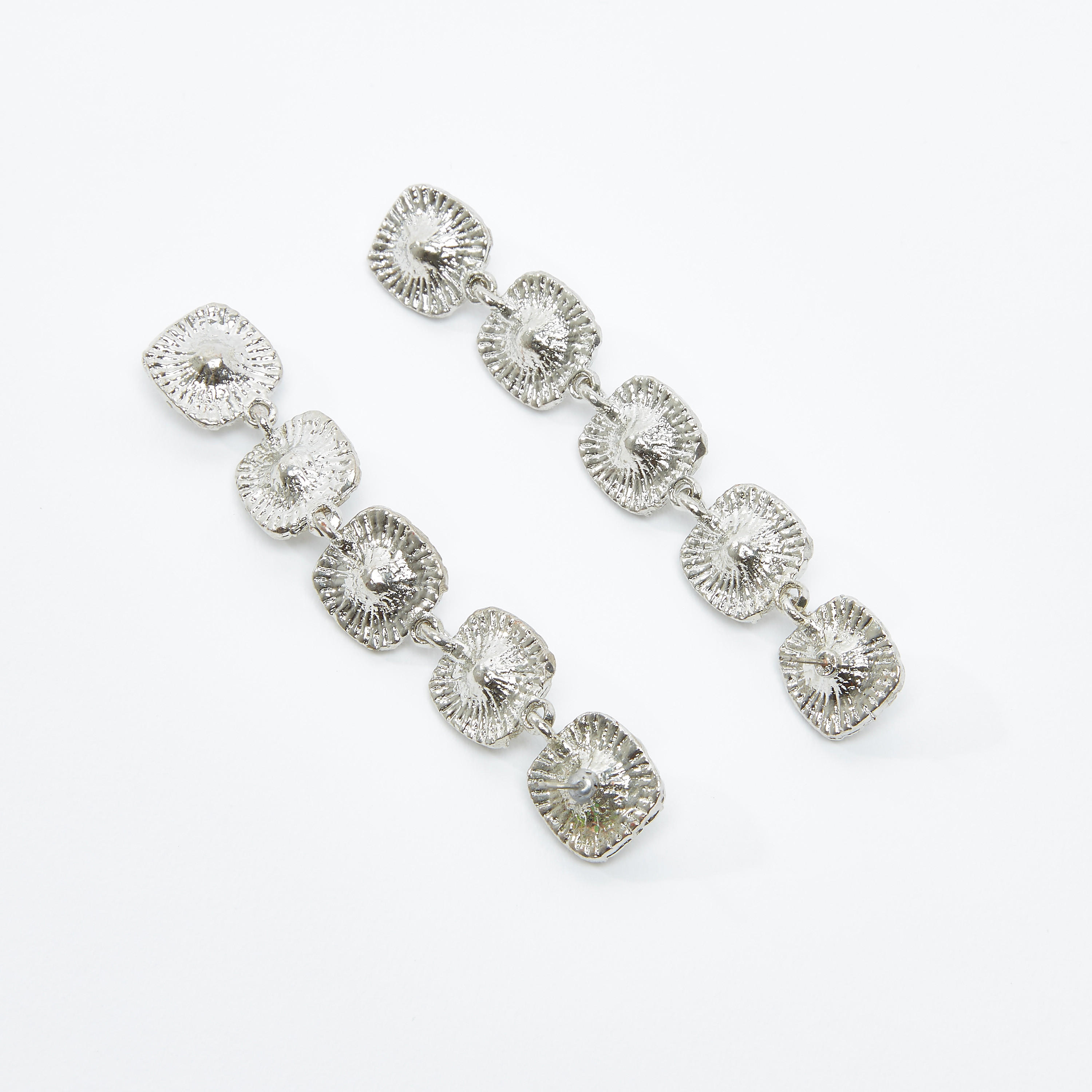 أقراط متدليّة مرصّعة بمكبس إغلاق-women-watchesandjewellery-jewellery-earrings-image-4