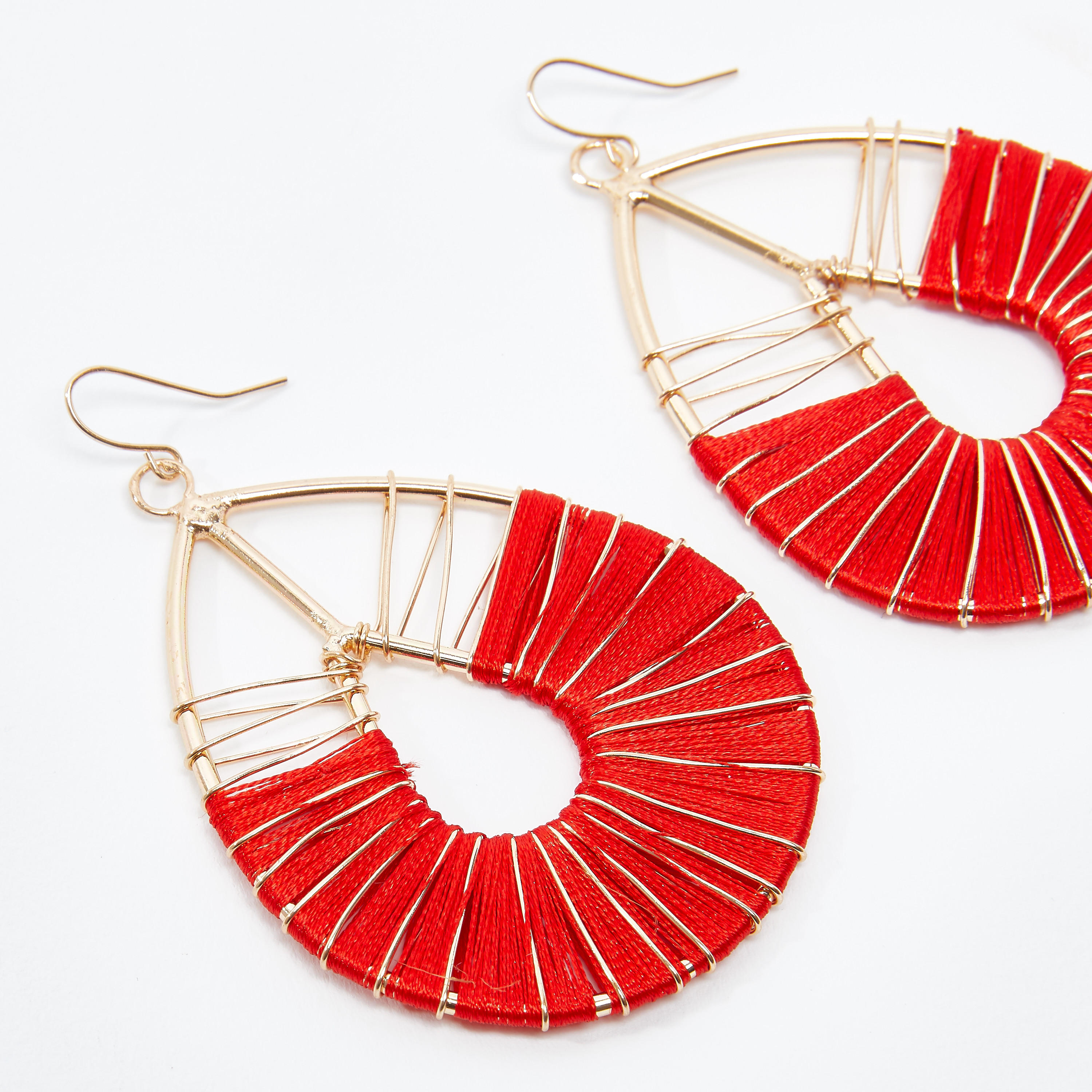 أقراط متدلية على شكل دمعة بقفل بتصميم خطّاف-women-watchesandjewellery-jewellery-earrings-image-2