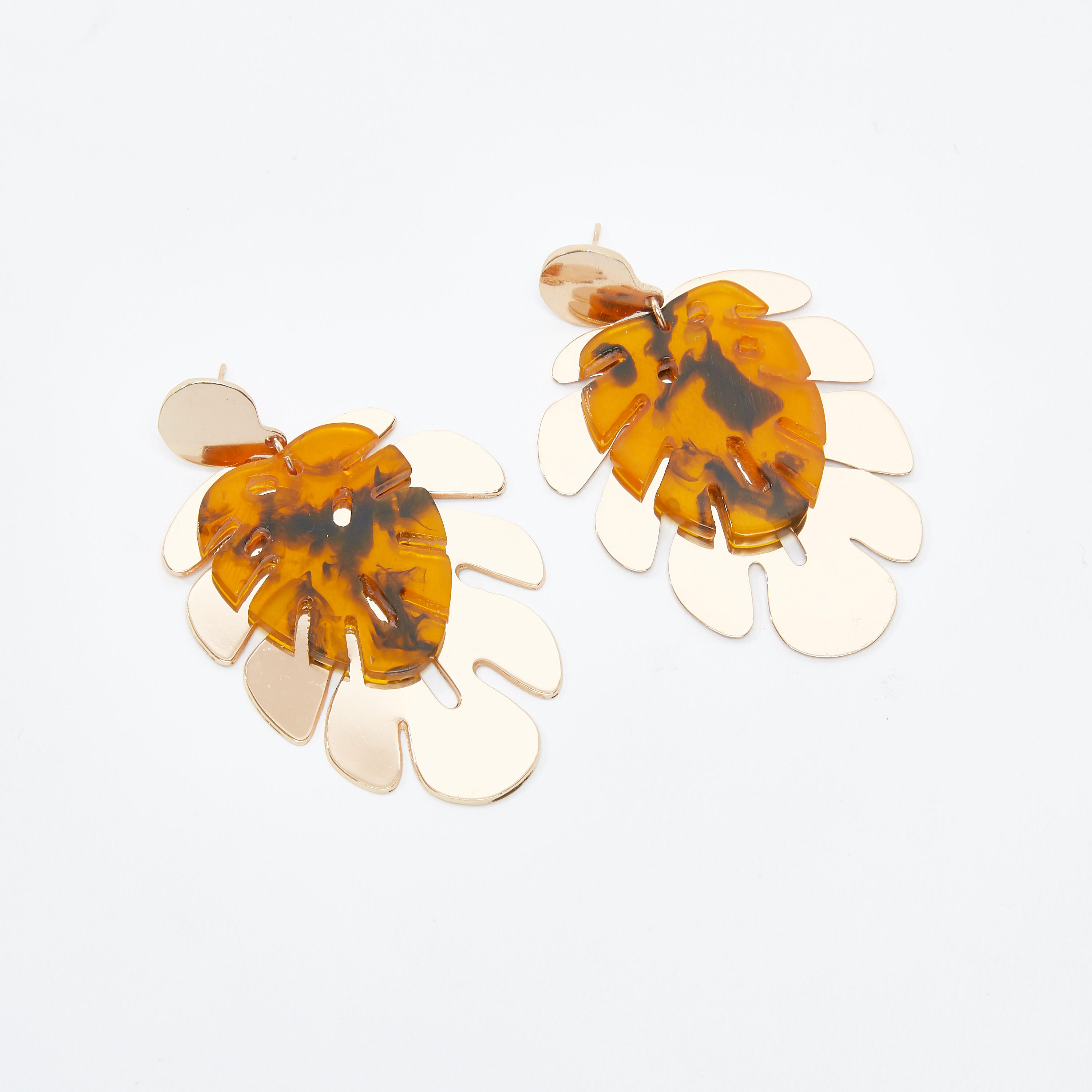أقراط متدليّة بتفاصيل ميتاليك ومكبس إغلاق-women-watchesandjewellery-jewellery-earrings-image-1