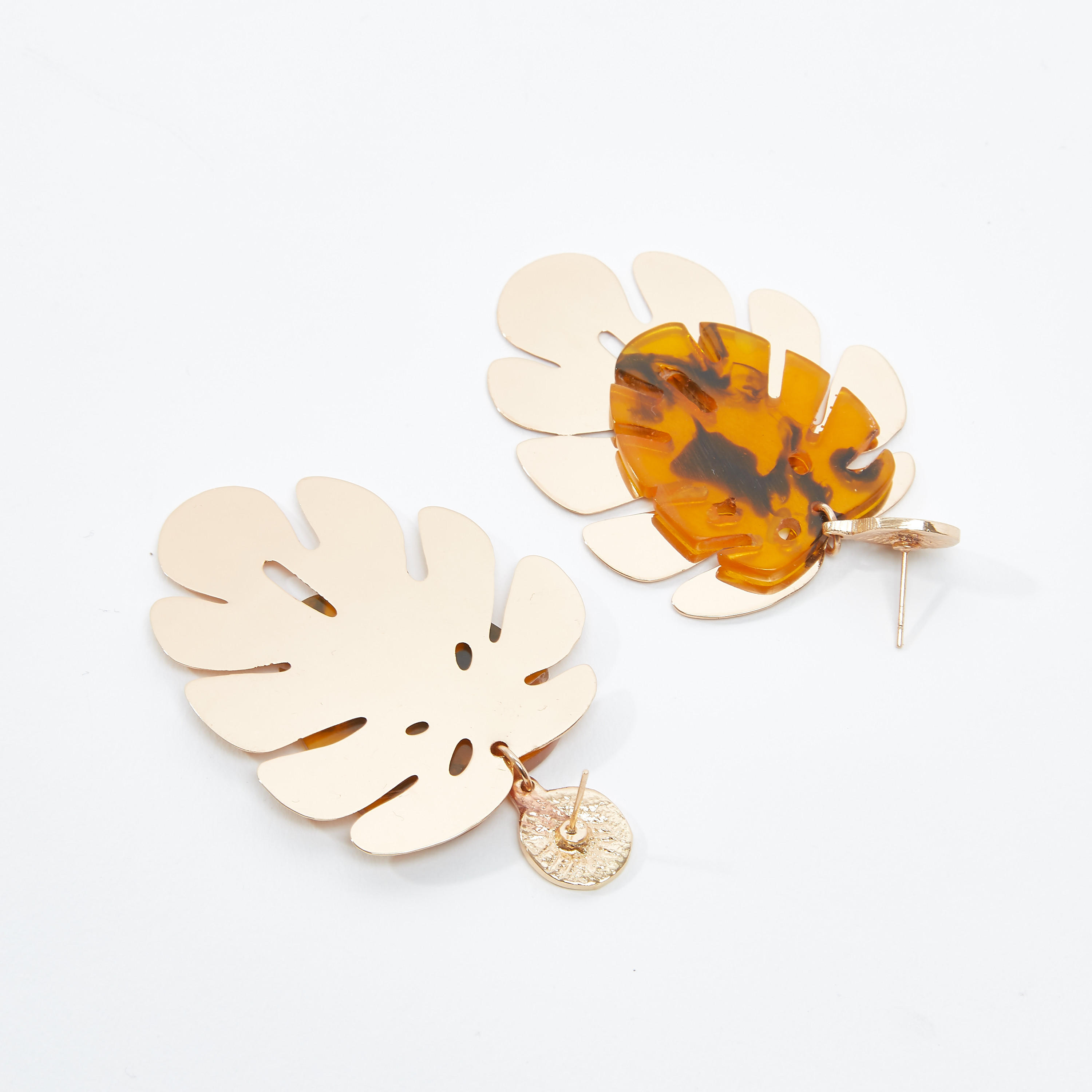 أقراط متدليّة بتفاصيل ميتاليك ومكبس إغلاق-women-watchesandjewellery-jewellery-earrings-image-3
