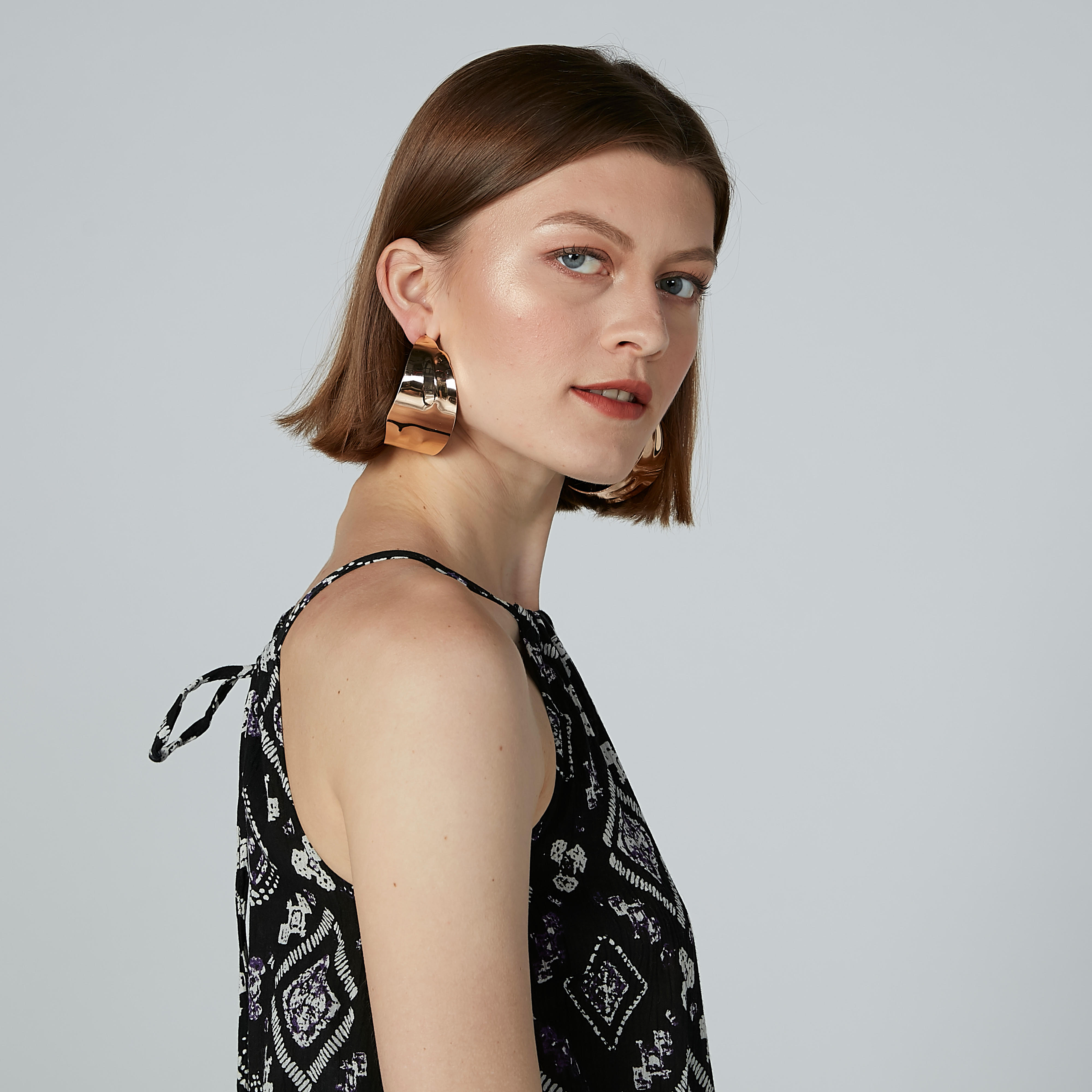 Metallic Dangling Earrings with Pushback Closure-women-watchesandjewellery-jewellery-earrings-image-2