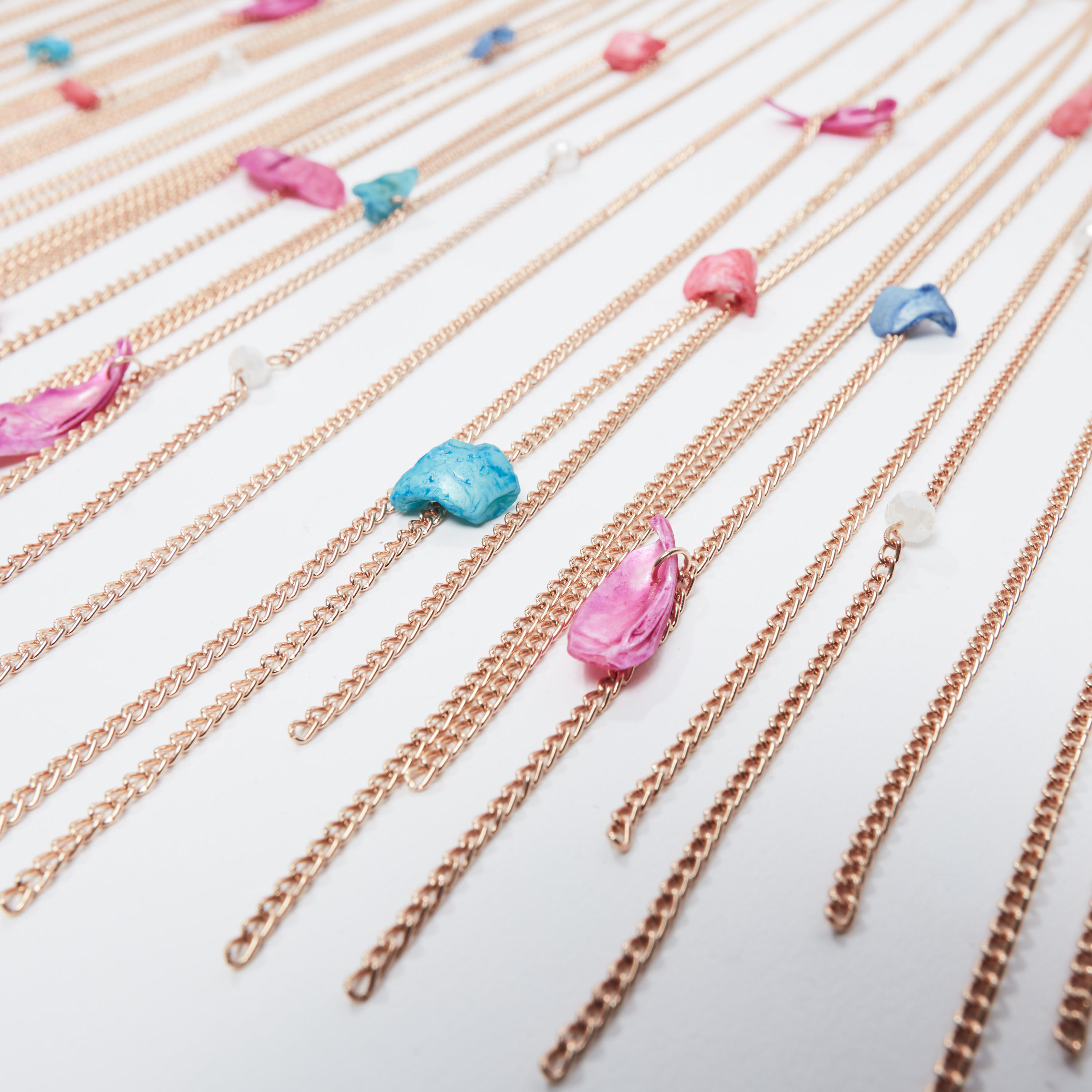 قلادة ميتاليك بمشبك إغلاق-women-watchesandjewellery-jewellery-necklacesandpendants-image-4