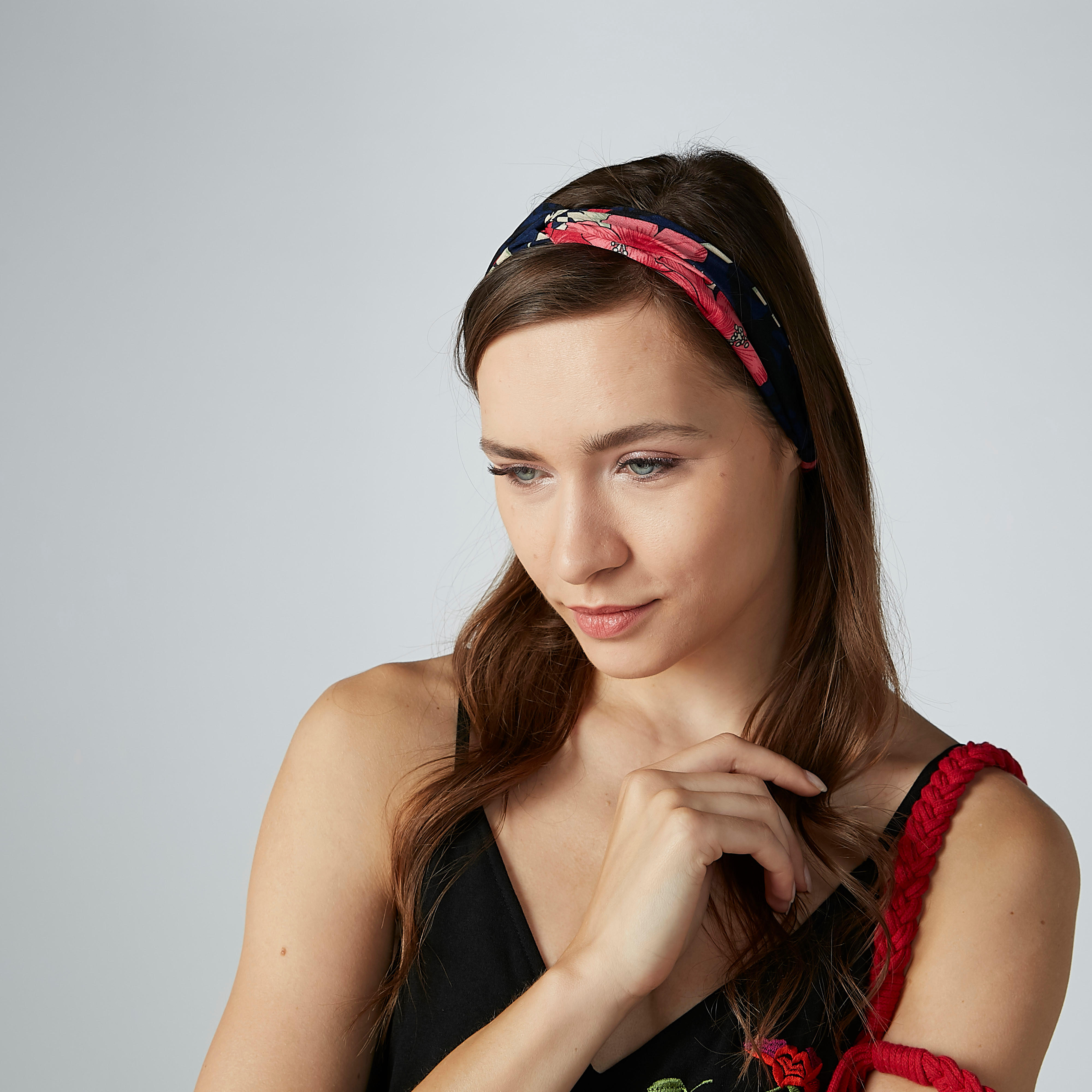 شريطة رأس مزينة بعقدة وطبعات زهرية-women-hairaccessories-image-2