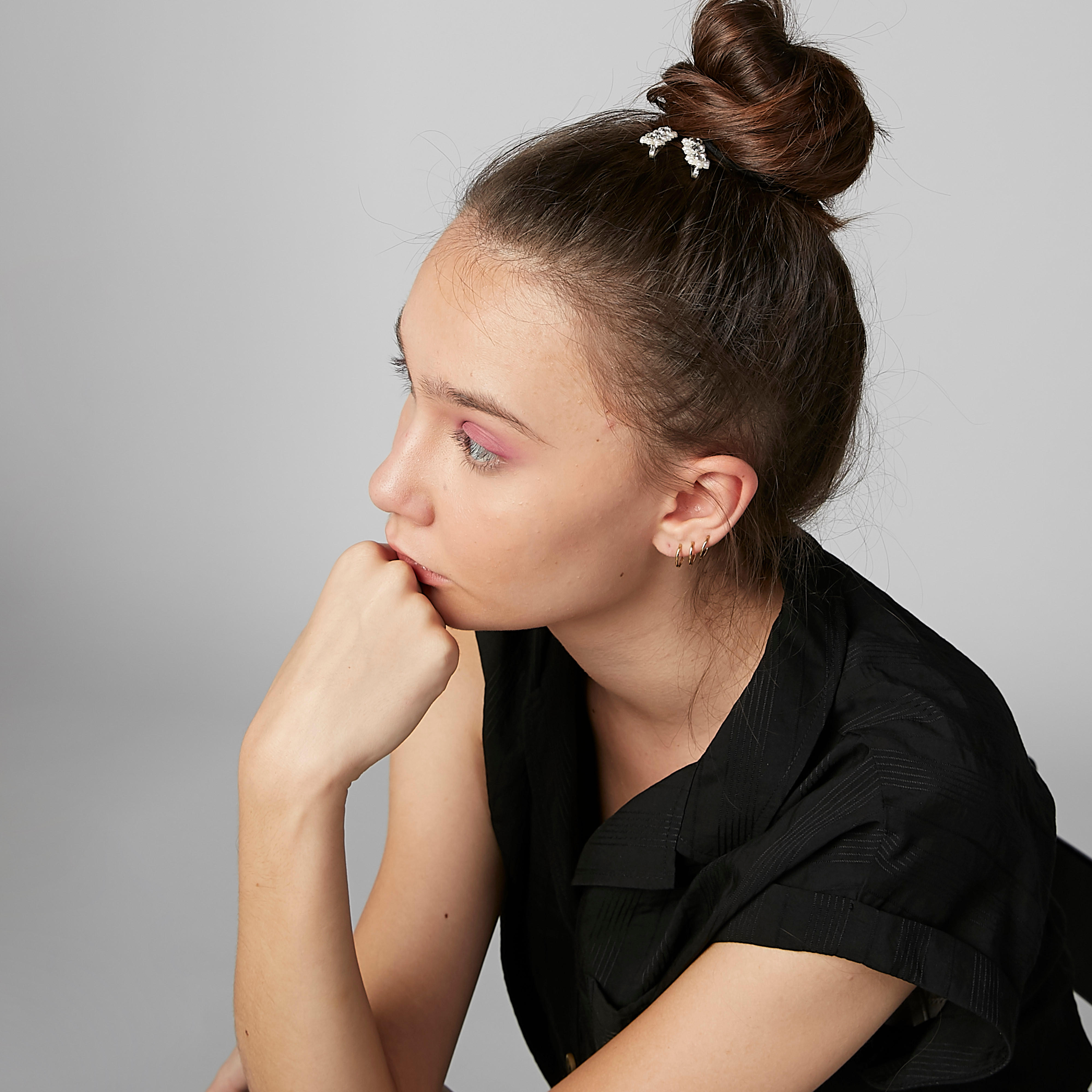 دبوس شعر بتزيينات زهرية - طقم من قطعتين-women-hairaccessories-image-2