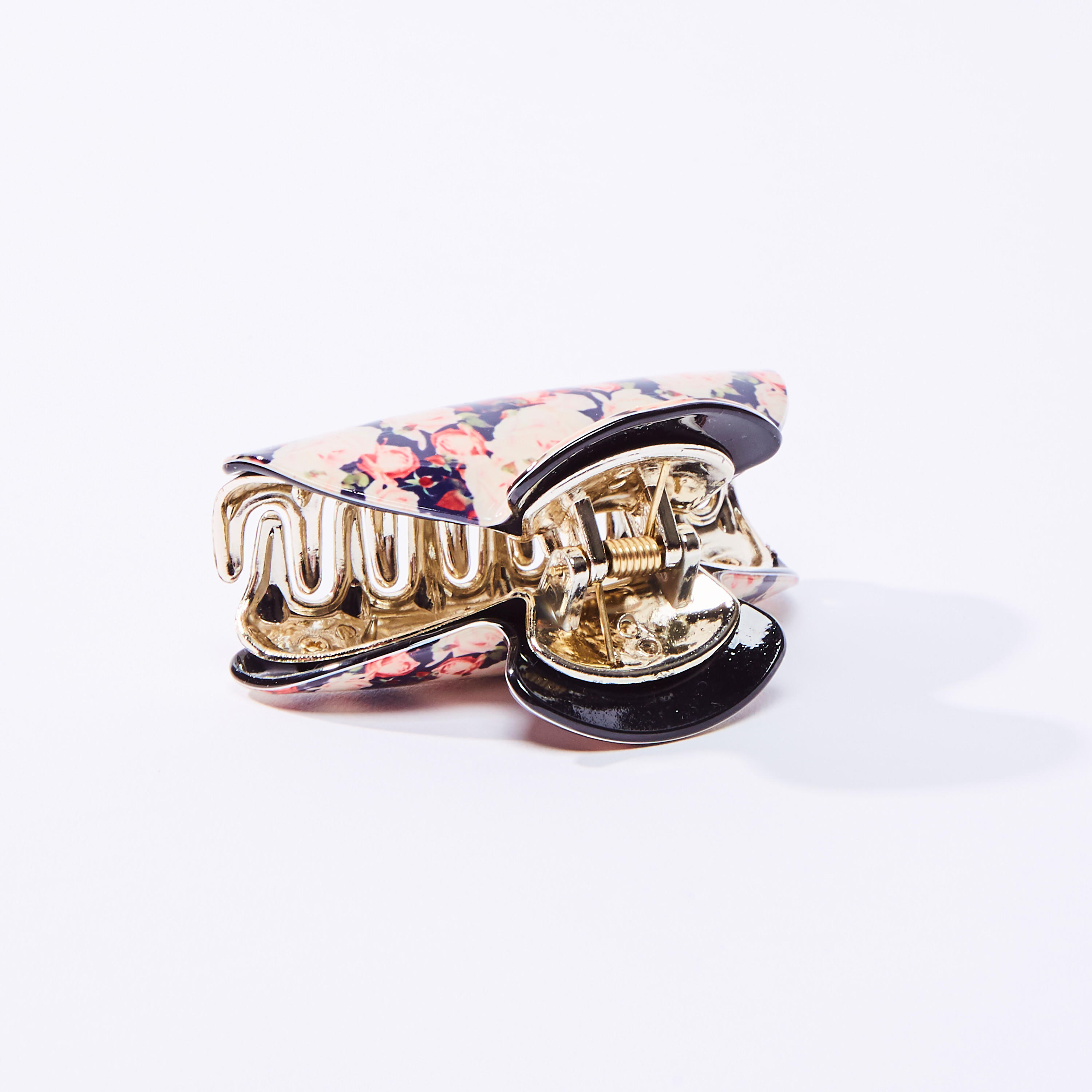 دبوس شعر بطلاء ميتاليك وطبعات زهرية-women-hairaccessories-image-3