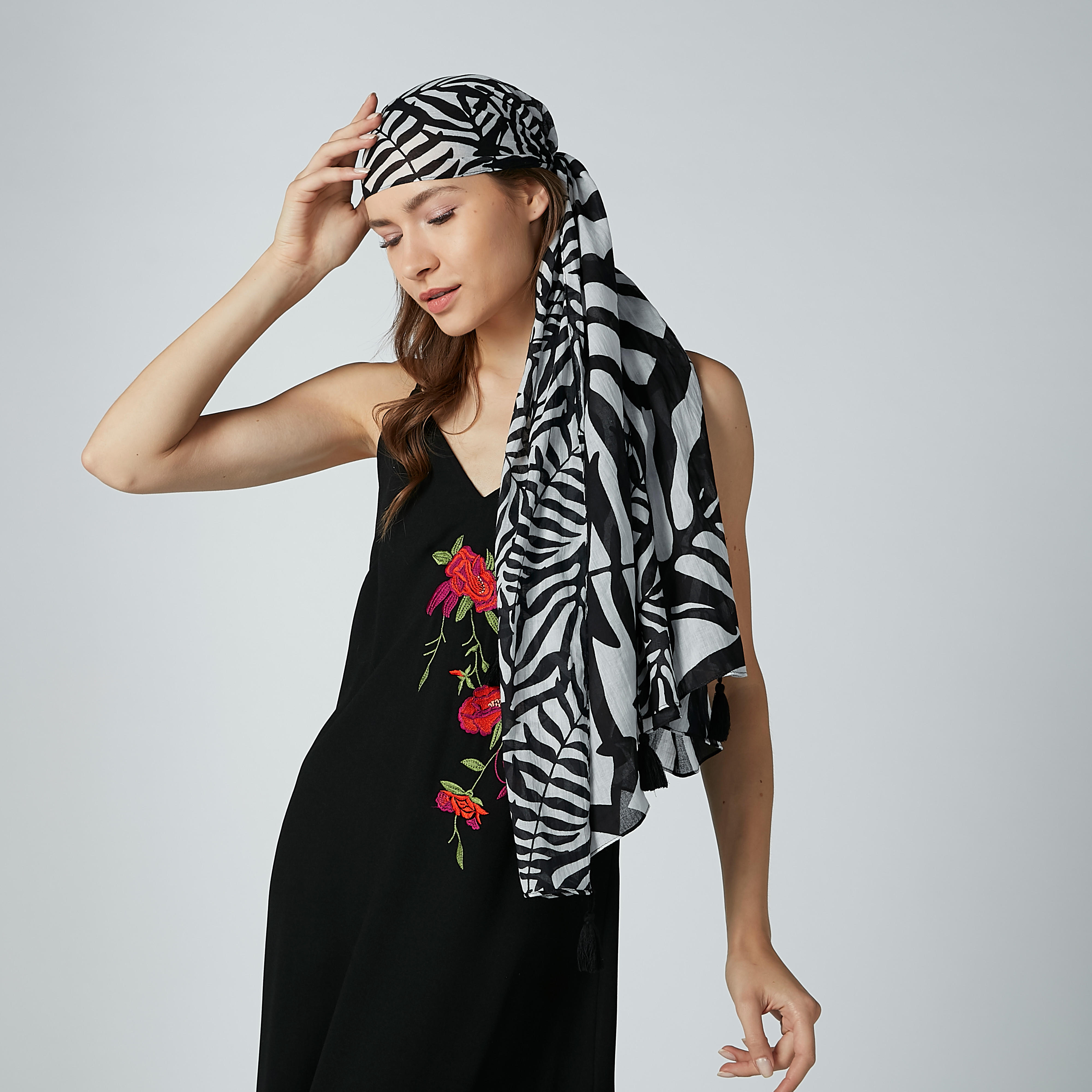 وشاح مستطيل بطبعات-women-clothingaccessories-scarves-image-2