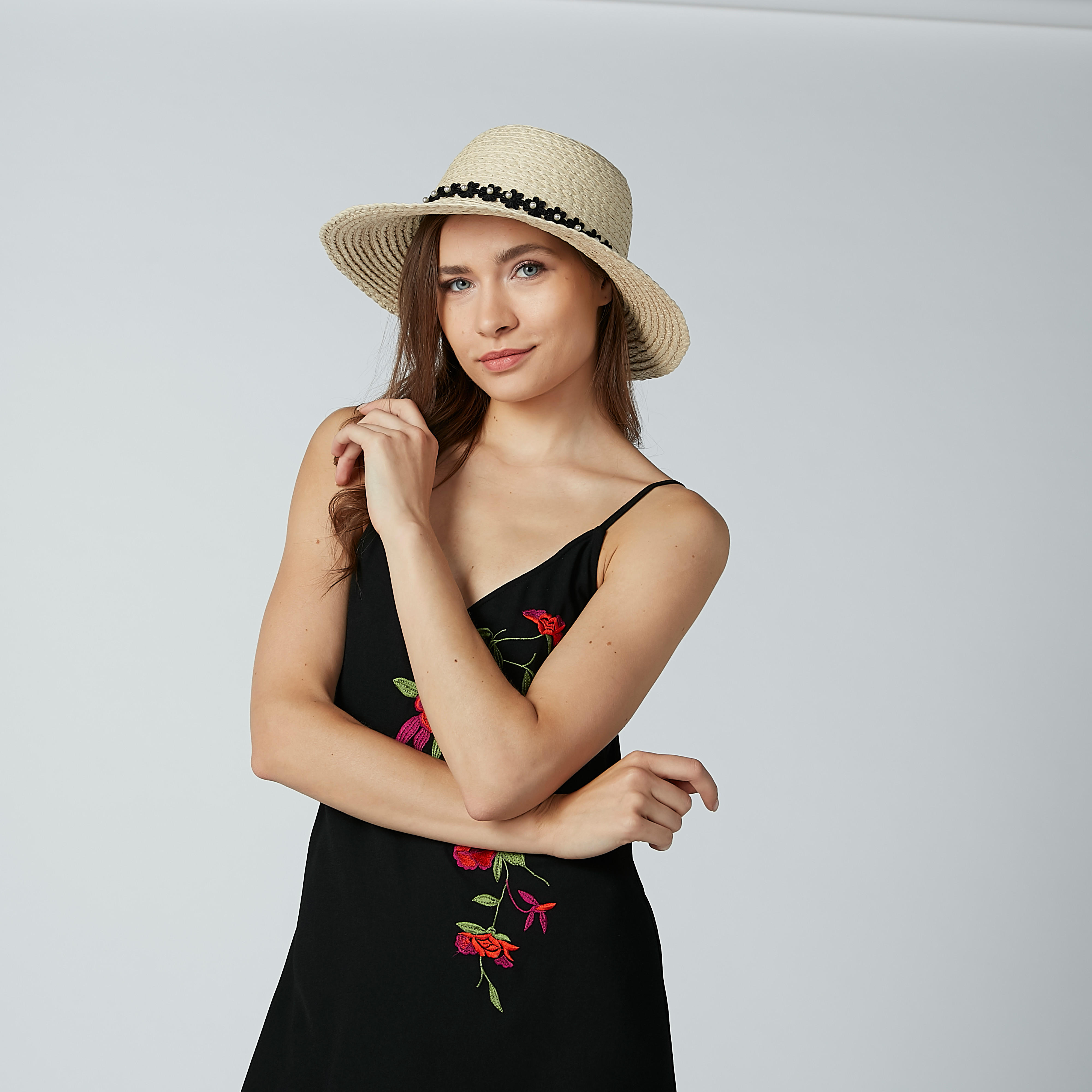قبعة  مزينة بالأزهار واللؤلؤ-women-clothingaccessories-capsandhats-image-2