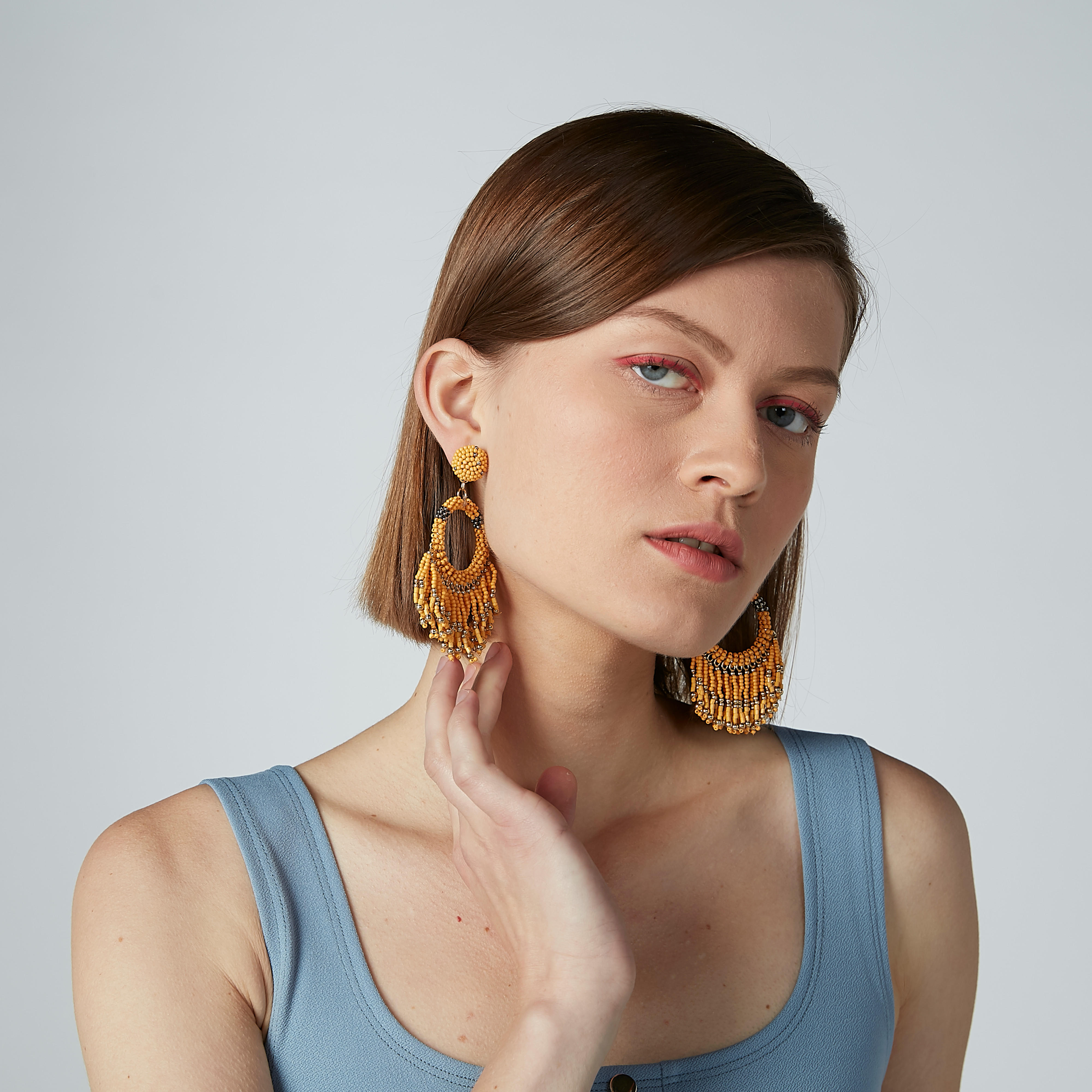 أقراط خرز متدليّة بمكبس إغلاق-women-watchesandjewellery-jewellery-earrings-image-2