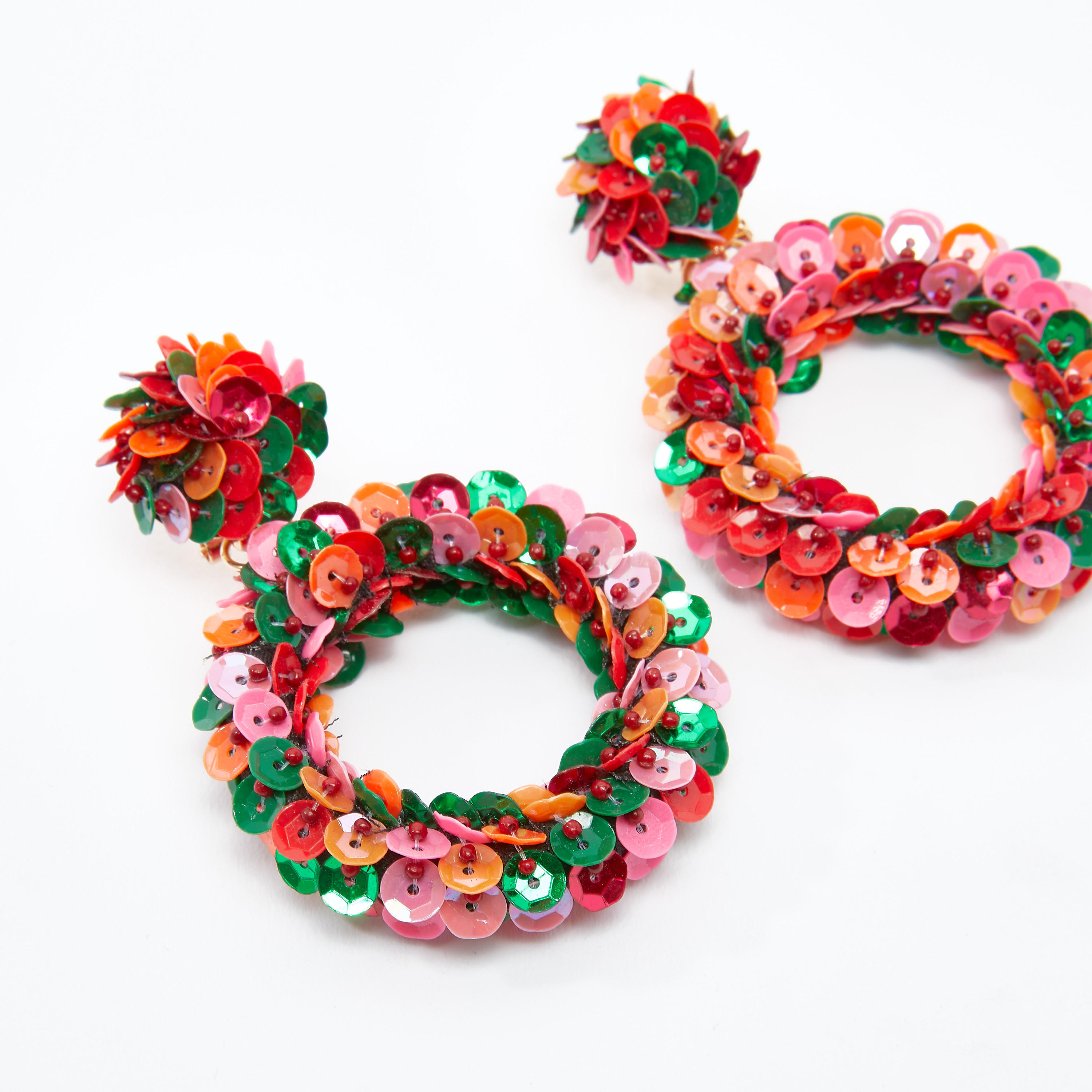 أقراط متدليّة بتفاصيل ترتر ومكبس إغلاق-women-watchesandjewellery-jewellery-earrings-image-3