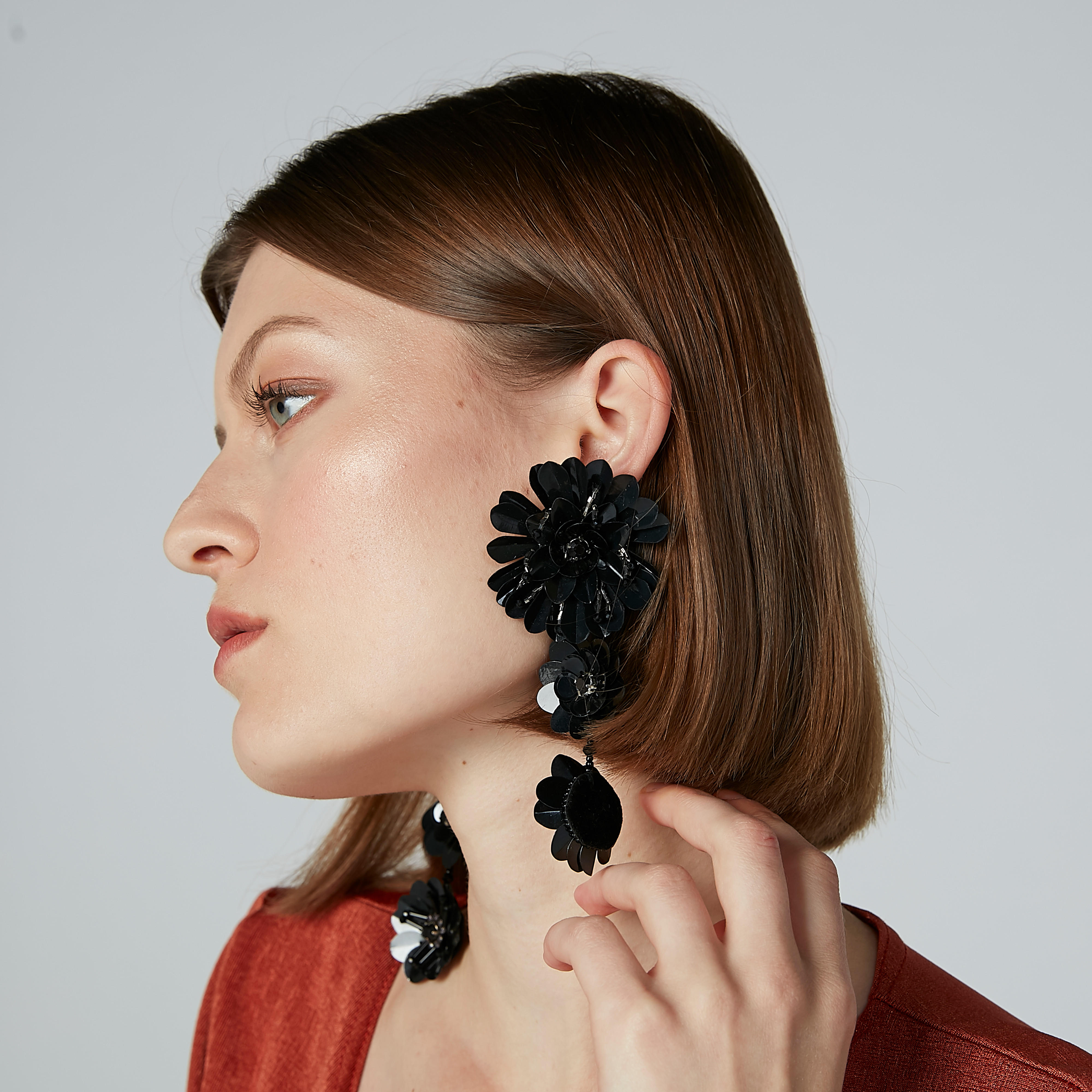 أقراط بدلّاية مزينة بمكبس إغلاق-women-watchesandjewellery-jewellery-earrings-image-2