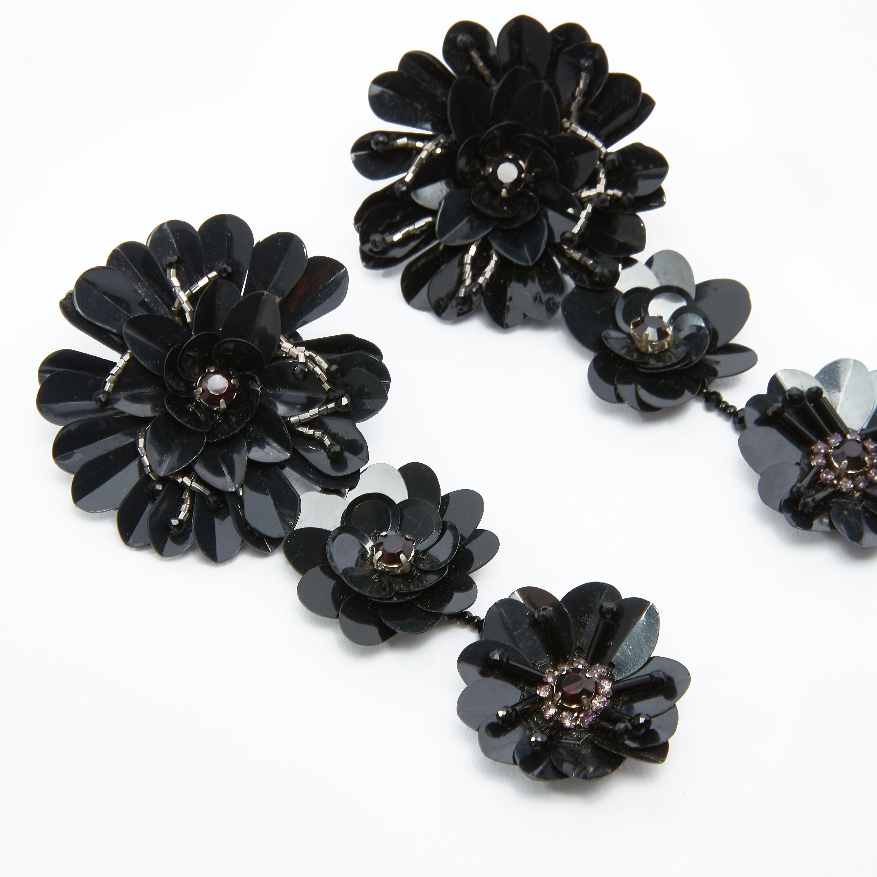 أقراط بدلّاية مزينة بمكبس إغلاق-women-watchesandjewellery-jewellery-earrings-image-3