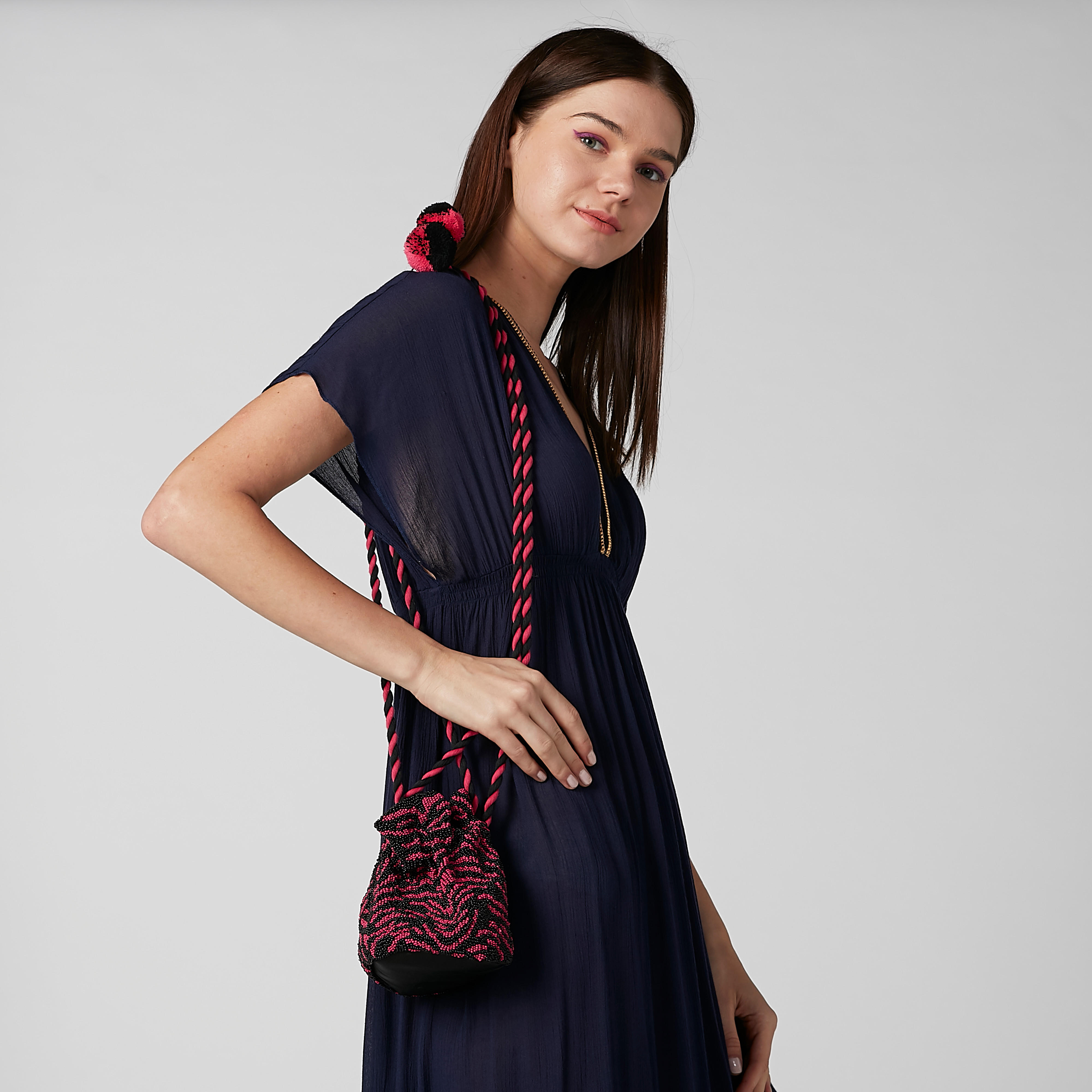 حقيبة كروس بودي خرز بحمّالة رباط بارزة الملمس وتفاصيل بوم بوم-women-bagsandwallets-handbags-image-2