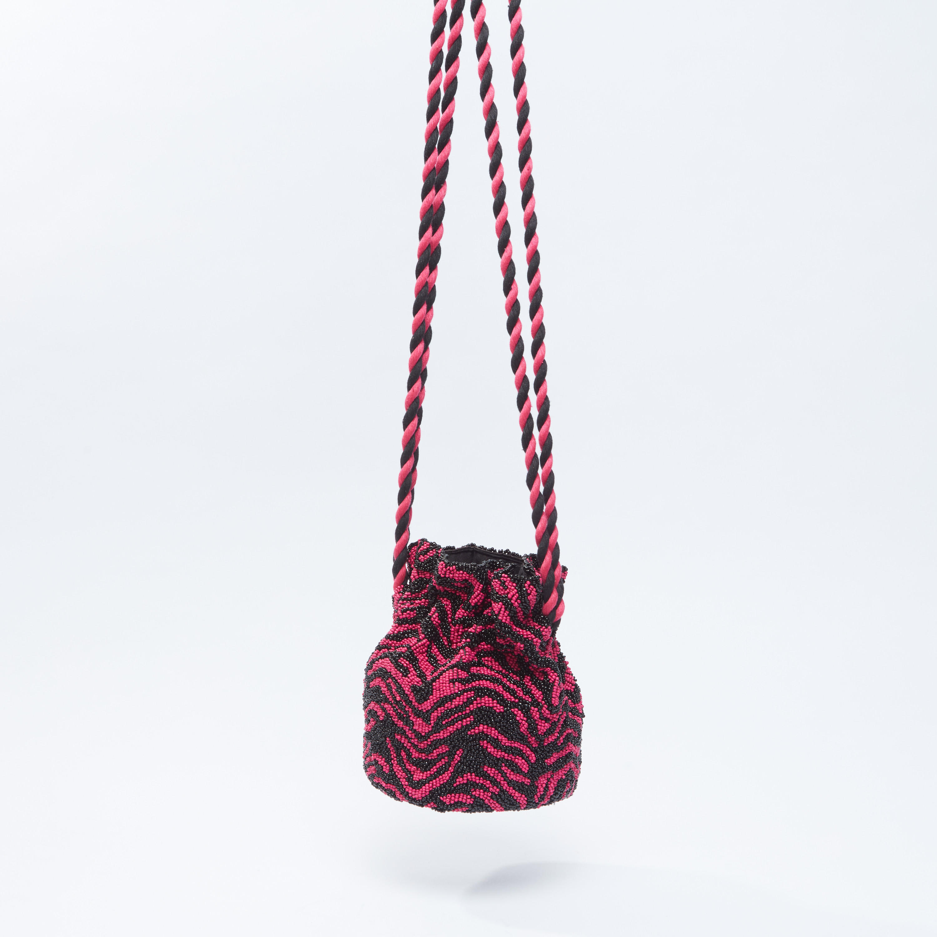 حقيبة كروس بودي خرز بحمّالة رباط بارزة الملمس وتفاصيل بوم بوم-women-bagsandwallets-handbags-image-3