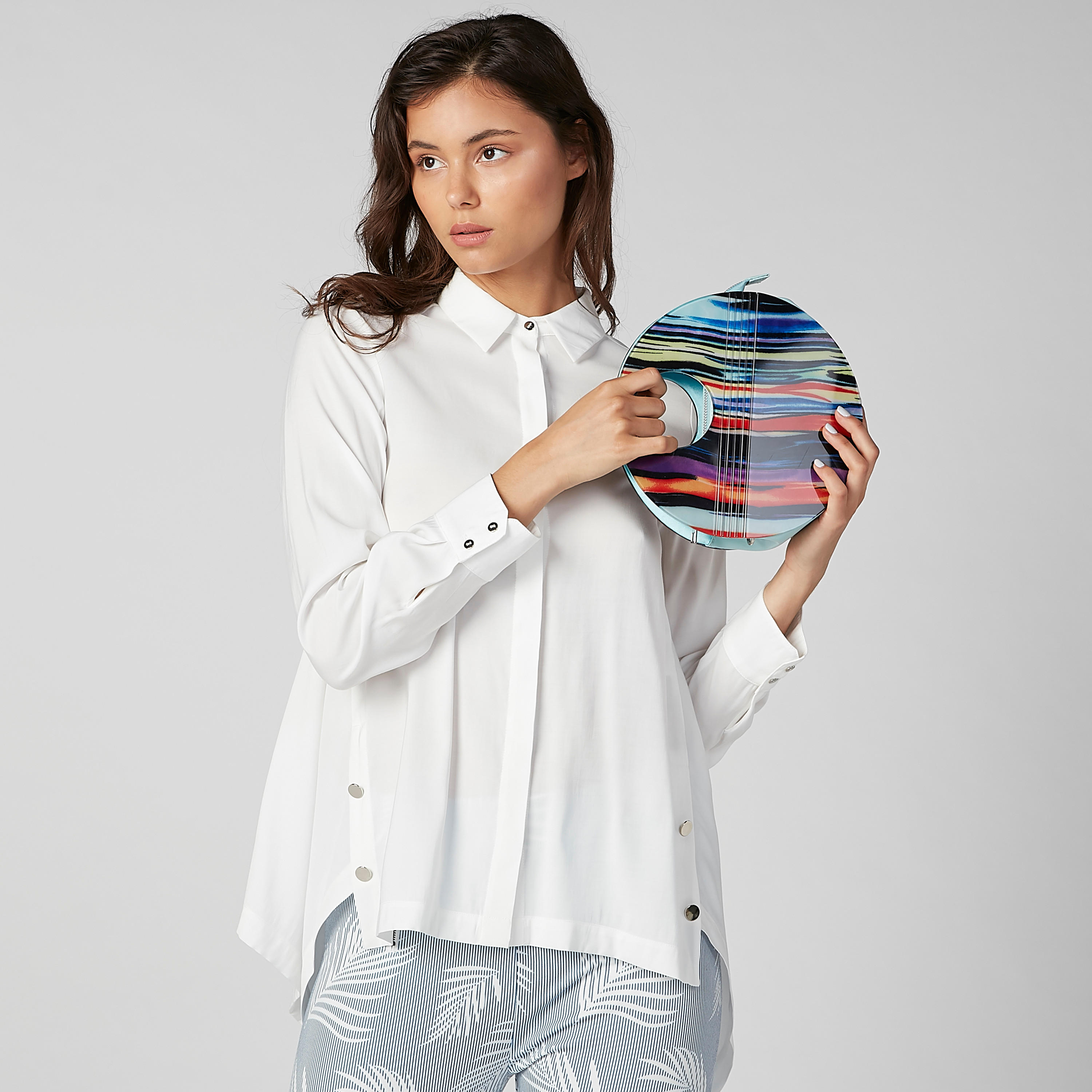 حقيبة كروس بودي بمقبض مفرّغ وحزام سلسلة وطبعات-women-bagsandwallets-handbags-image-3