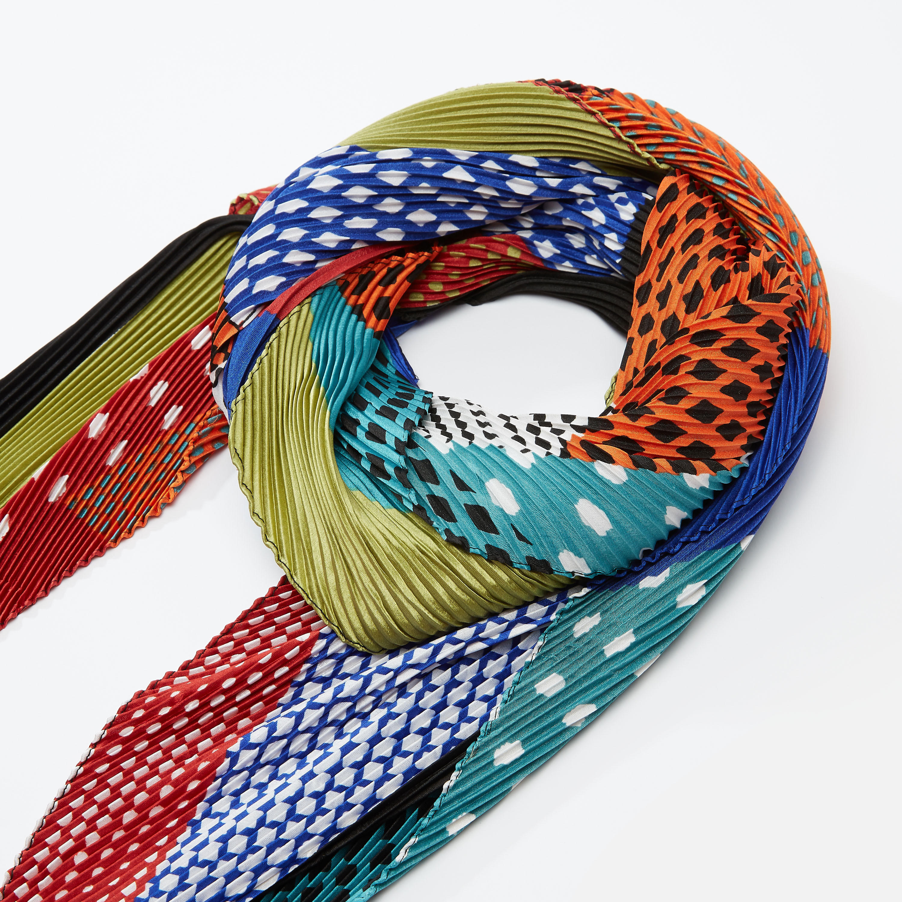 وشاح بطبعات وتفاصيل ثنيات-women-clothingaccessories-scarves-image-3