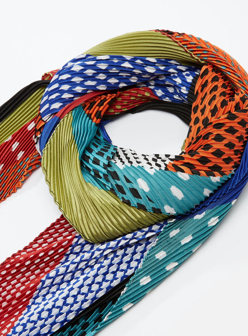 وشاح بطبعات وتفاصيل ثنيات-women-clothingaccessories-scarves-image-3