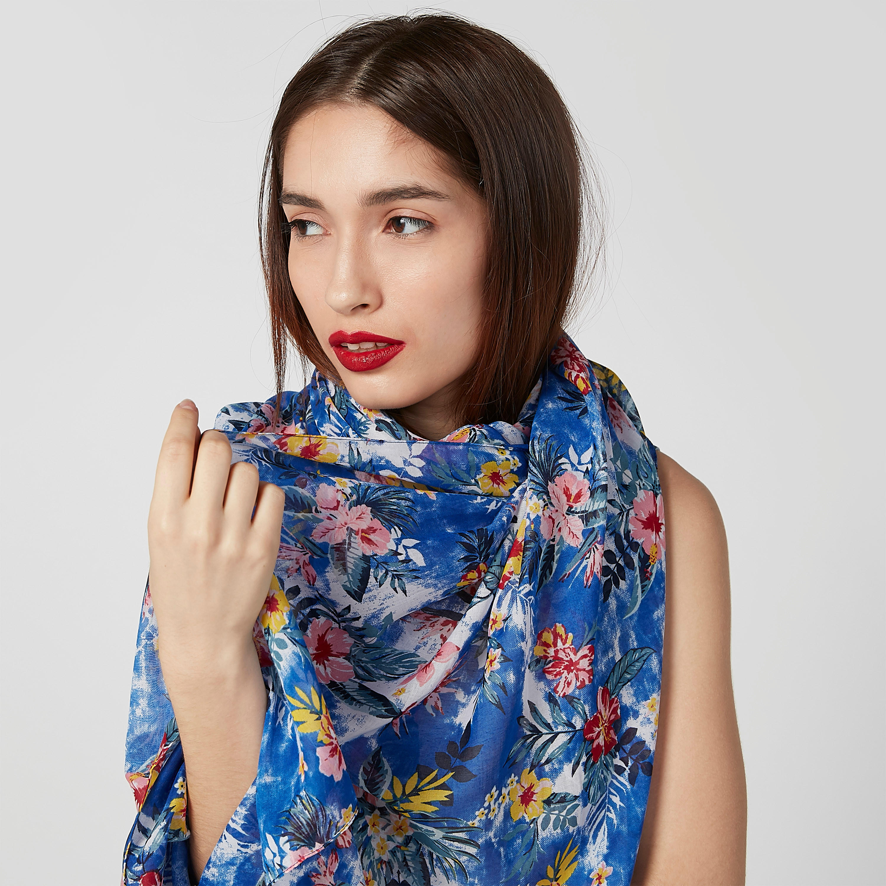 وشاح بطبعات زهرية-women-clothingaccessories-scarves-image-2