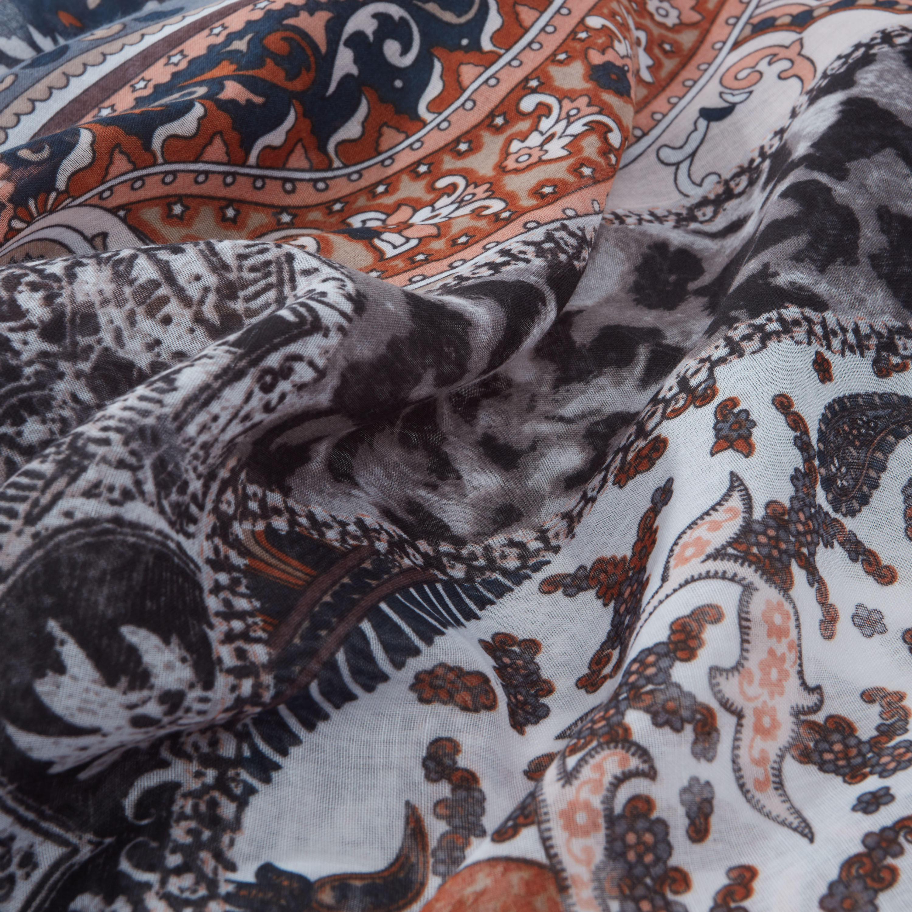 وشاح بطبعات أنماط متنوعة-women-clothingaccessories-scarves-image-1