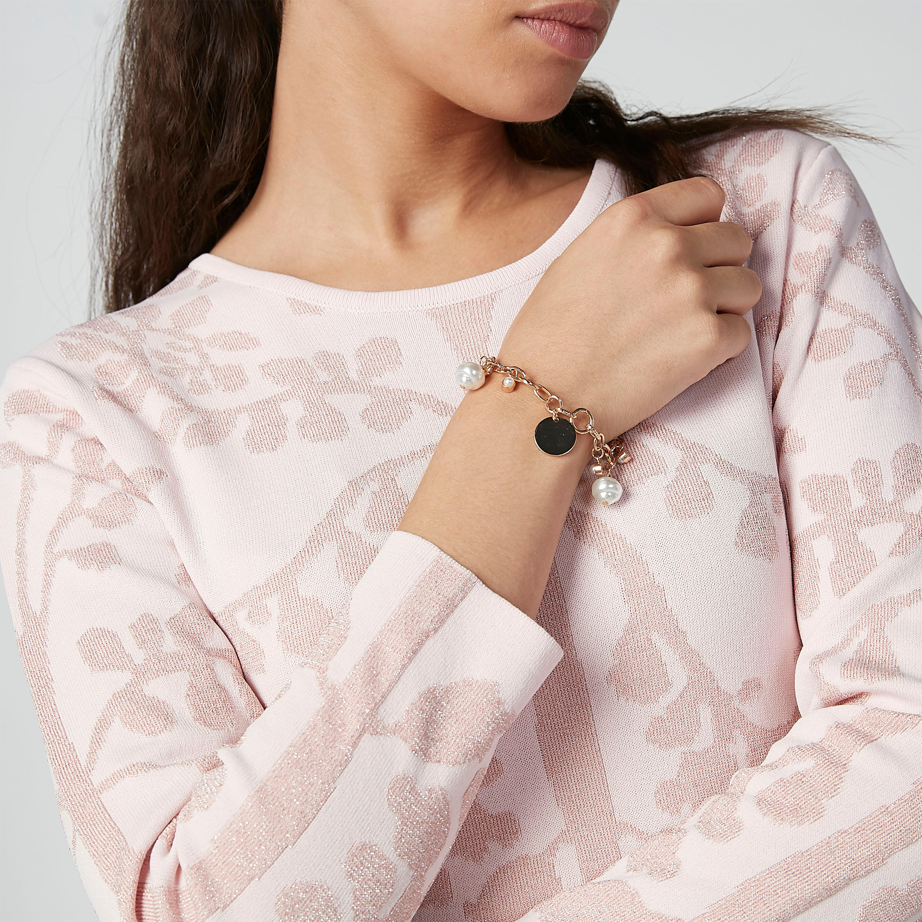اساور مزيّنة بمشبك متداخل-women-watchesandjewellery-jewellery-banglesandbracelets-image-2
