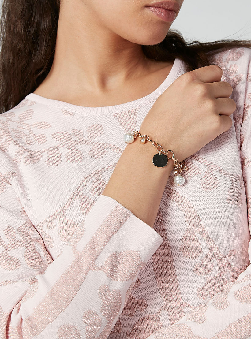 اساور مزيّنة بمشبك متداخل-women-watchesandjewellery-jewellery-banglesandbracelets-image-2