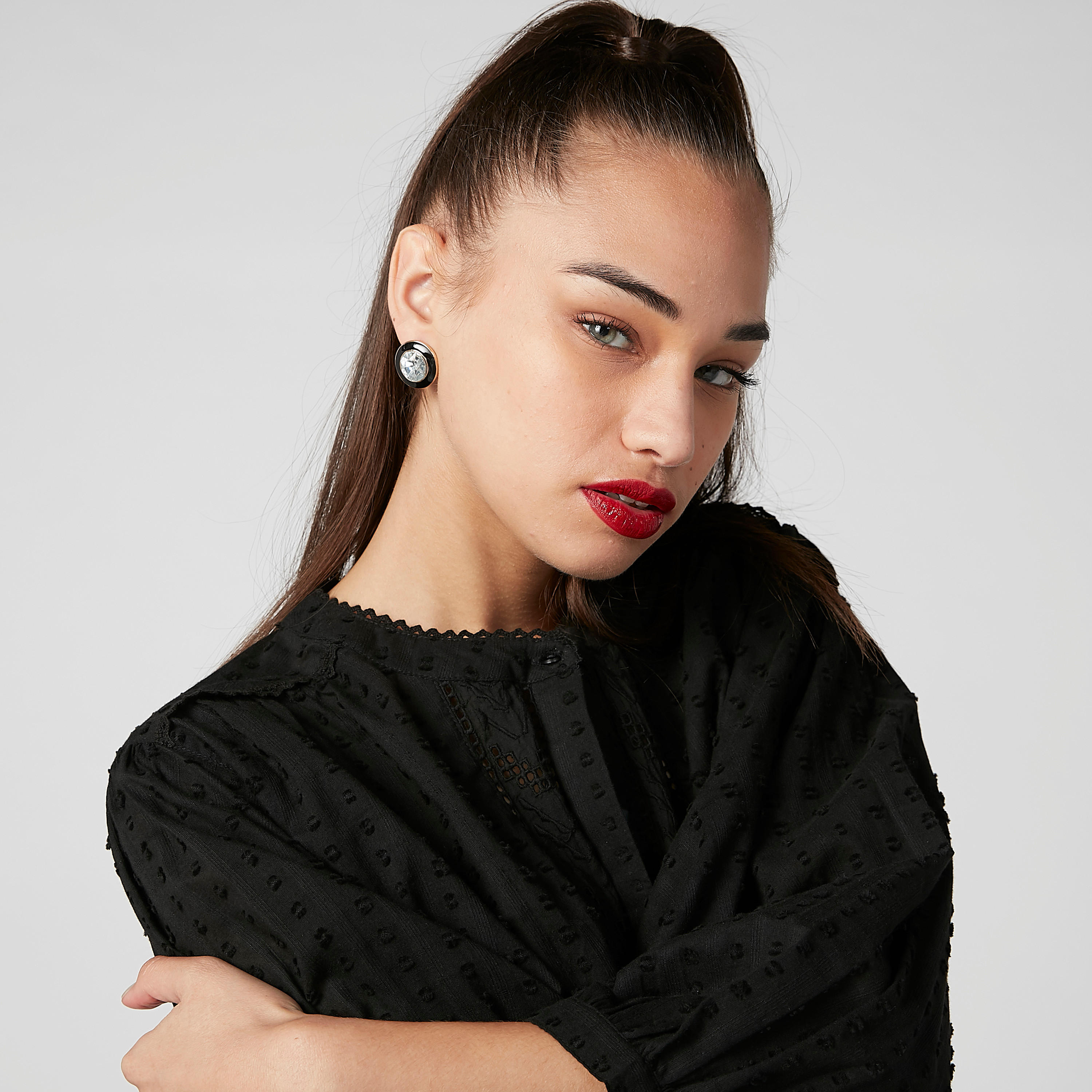 أقراط مرّصعة بمكبس إغلاق-women-watchesandjewellery-jewellery-earrings-image-2