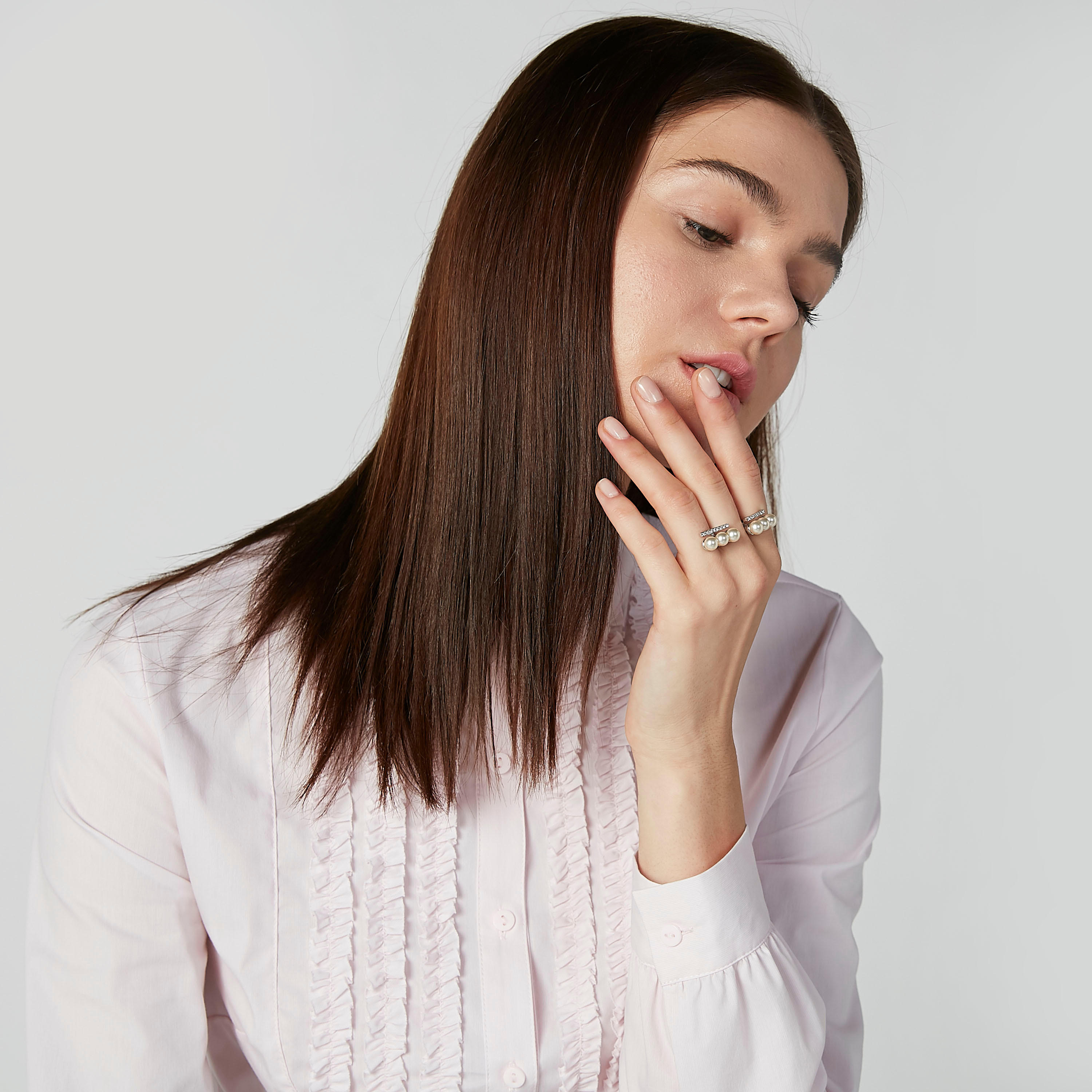 خاتم مزيّن بتفاصيل لؤلؤ-women-watchesandjewellery-jewellery-rings-image-2