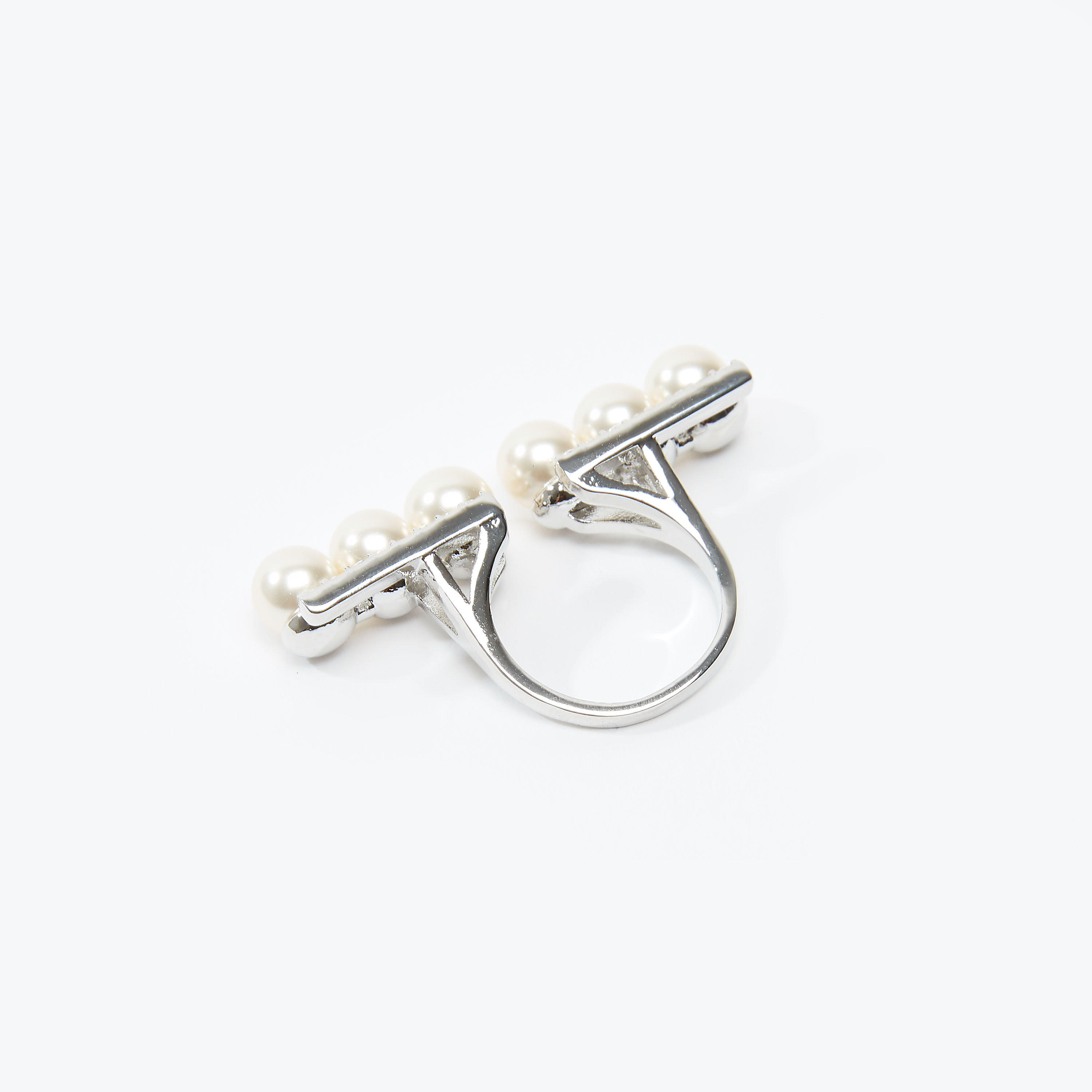 خاتم مزيّن بتفاصيل لؤلؤ-women-watchesandjewellery-jewellery-rings-image-1