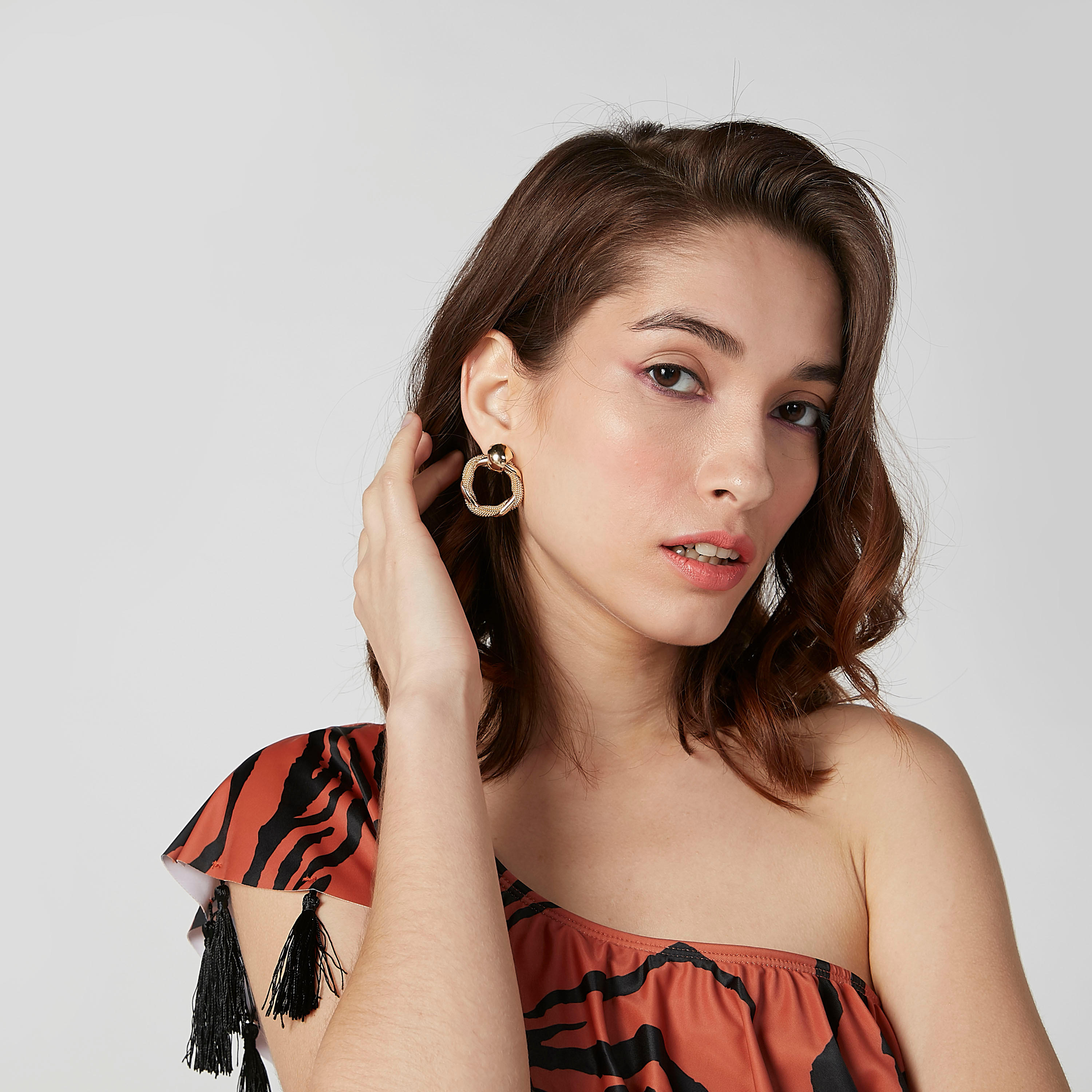Embellished Dangling Earrings with Pushback Closure-women-watchesandjewellery-jewellery-earrings-image-2