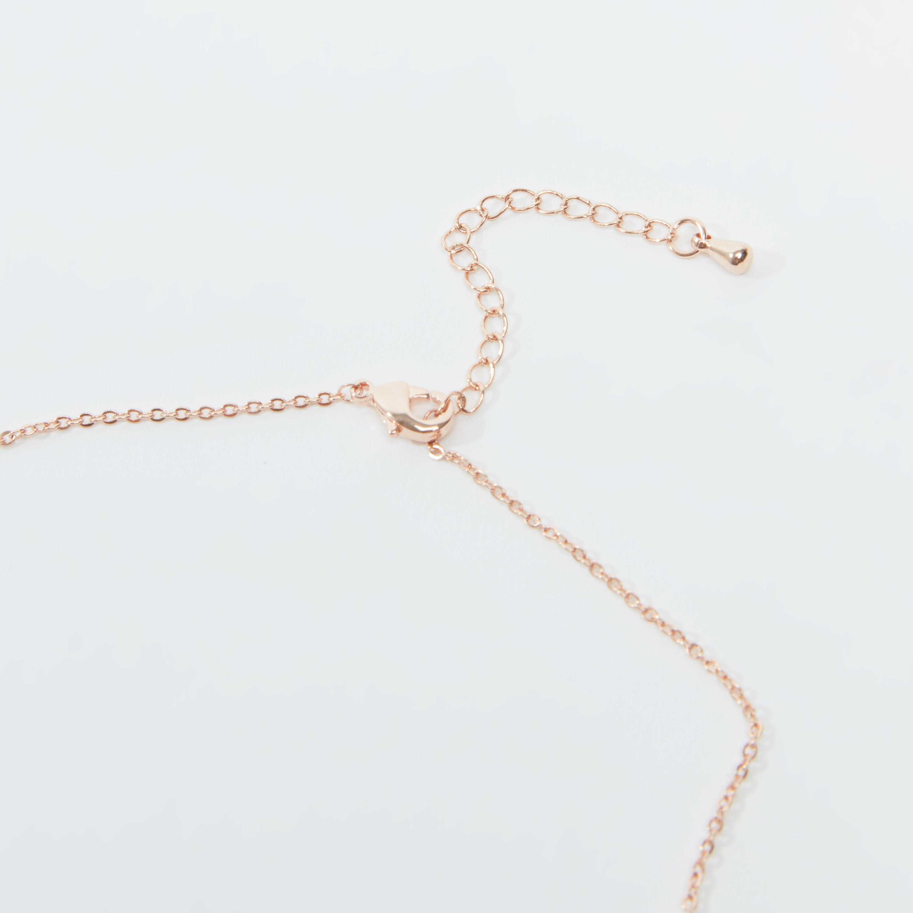 عقد مرصّع بدلّاية ومشبك إغلاق-women-watchesandjewellery-jewellery-necklacesandpendants-image-3