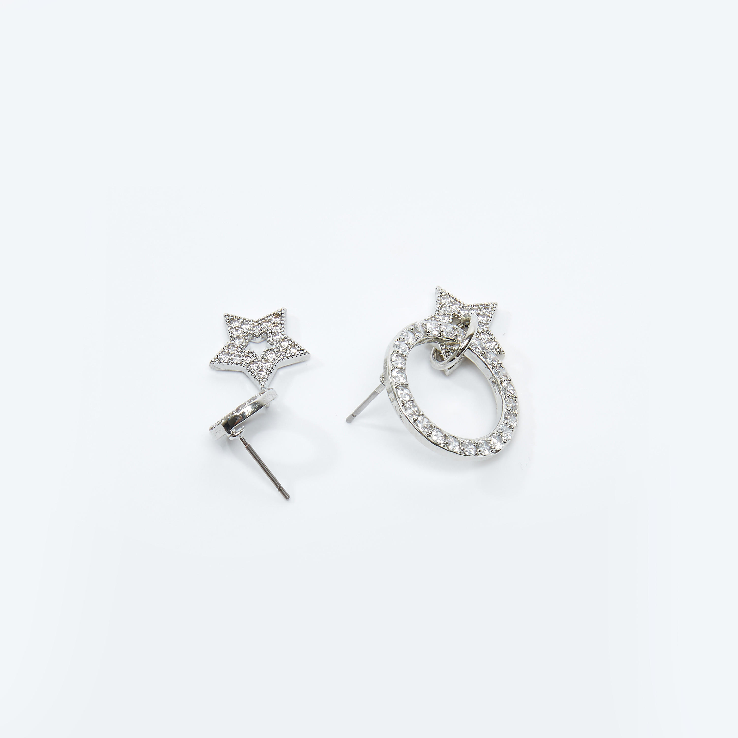 أقراط مرصّعة بدلّاية ومكبس إغلاق-women-watchesandjewellery-jewellery-earrings-image-1