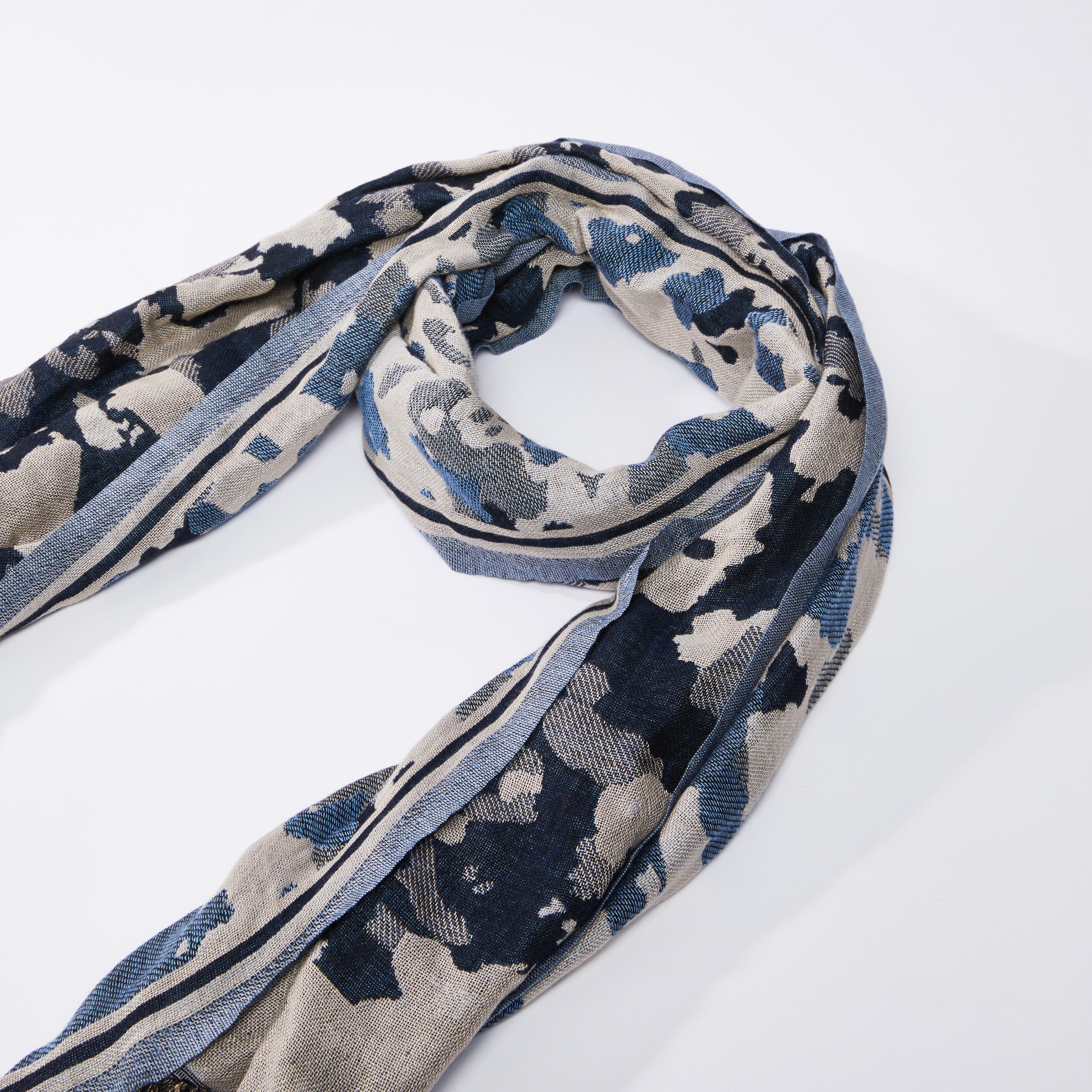 وشاح بطبعات مموهة-women-clothingaccessories-scarves-image-1