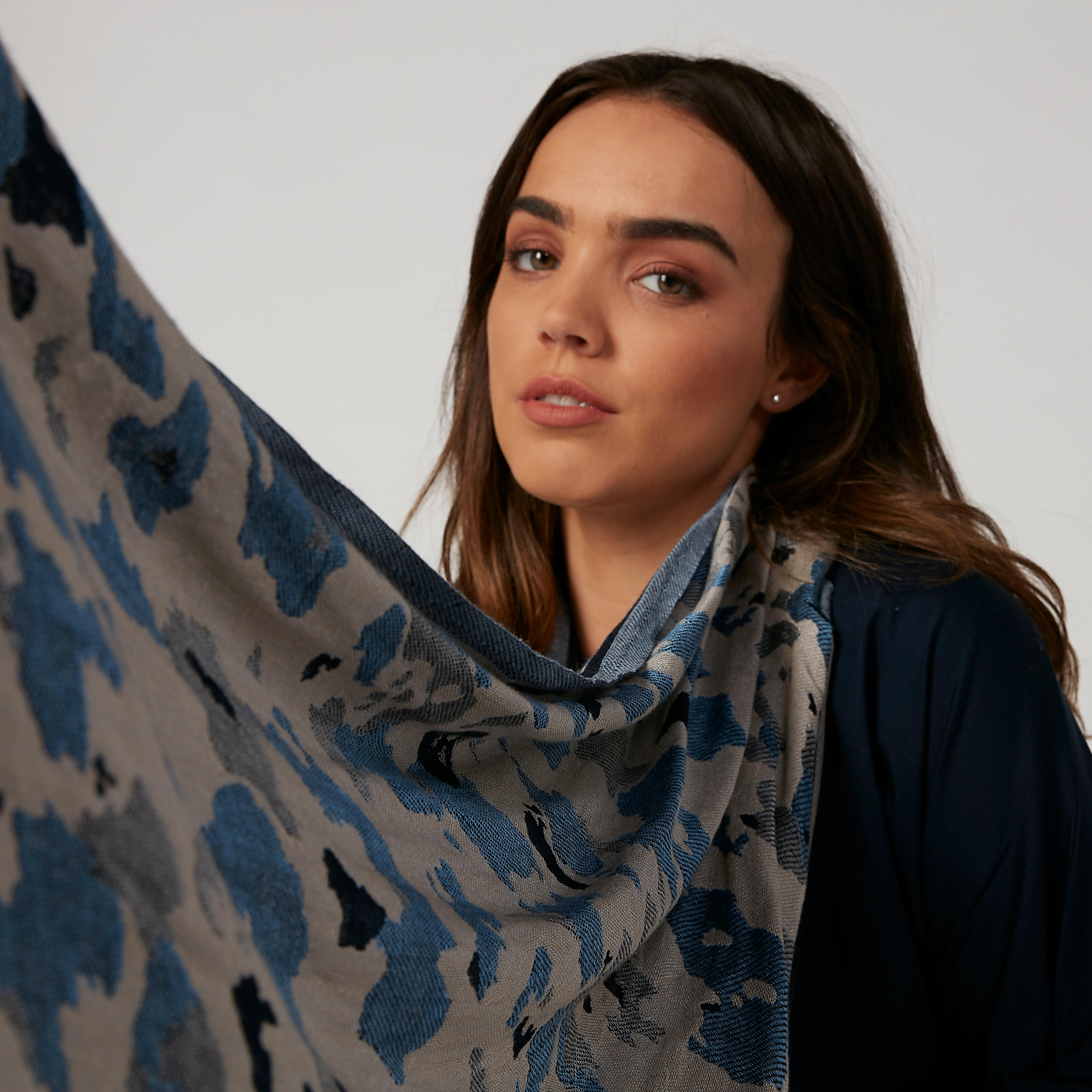وشاح بطبعات مموهة-women-clothingaccessories-scarves-image-2