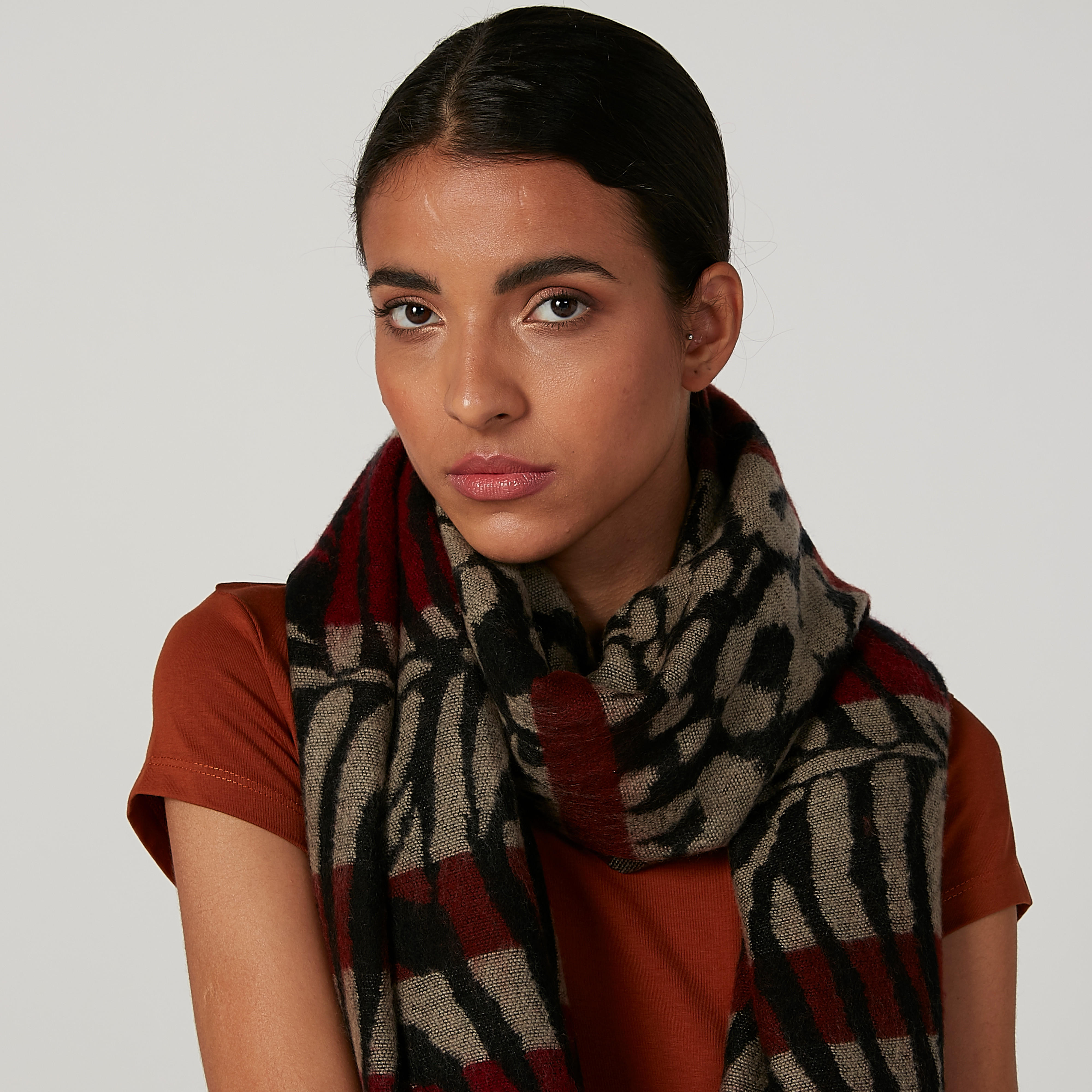 وشاح بشراشيب وطبعات-women-clothingaccessories-scarves-image-2