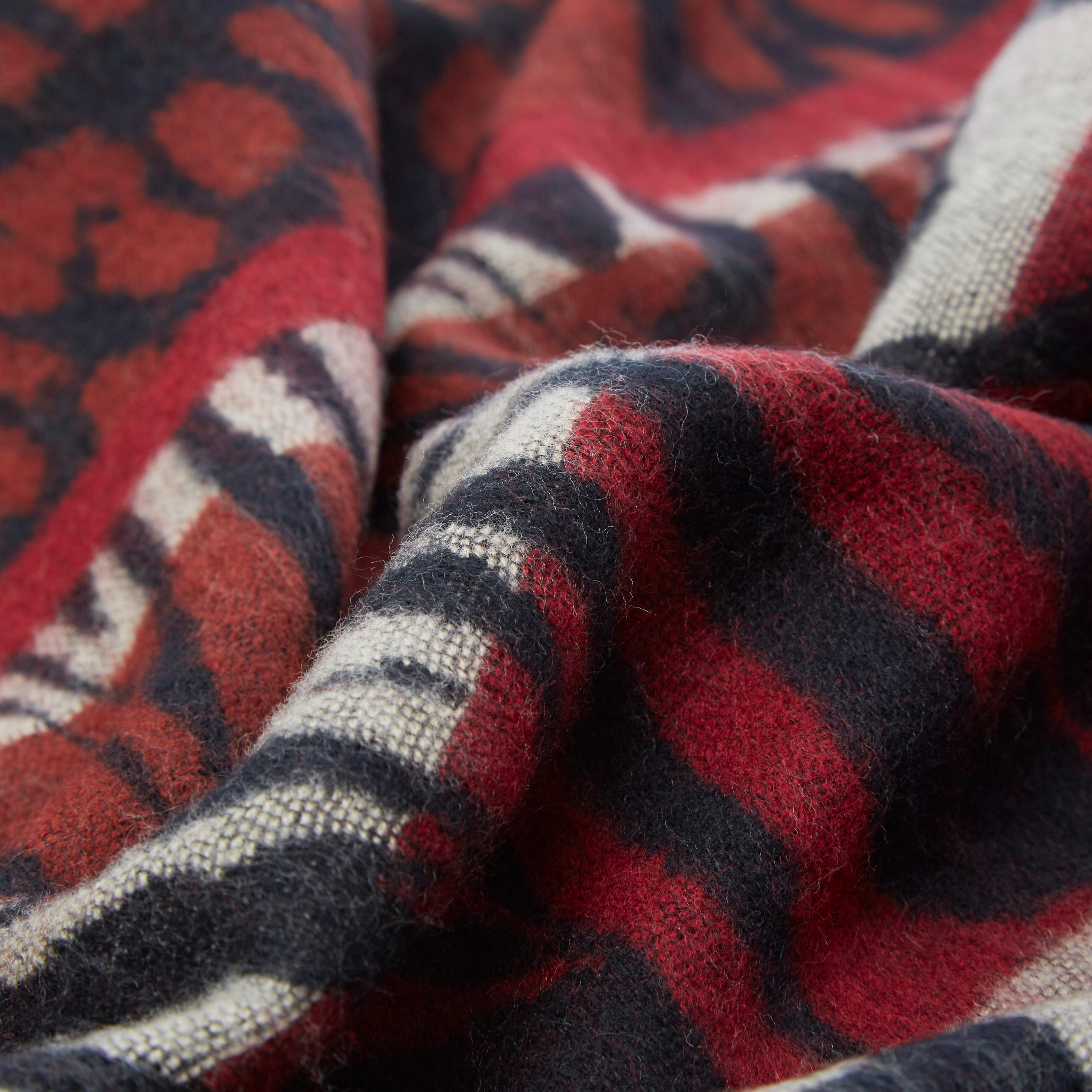 وشاح بشراشيب وطبعات-women-clothingaccessories-scarves-image-3